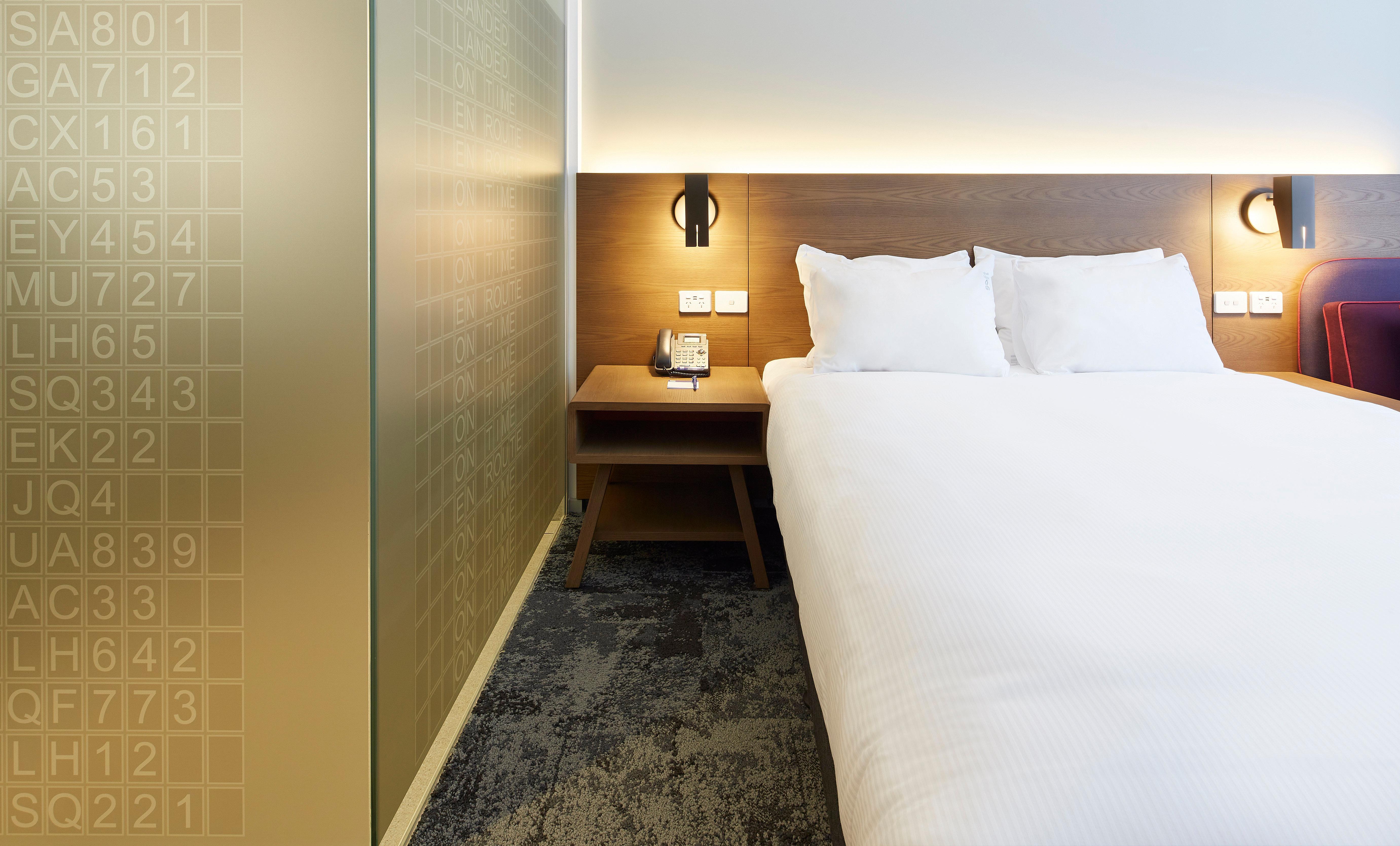 Express Airport By Ihg Hotel