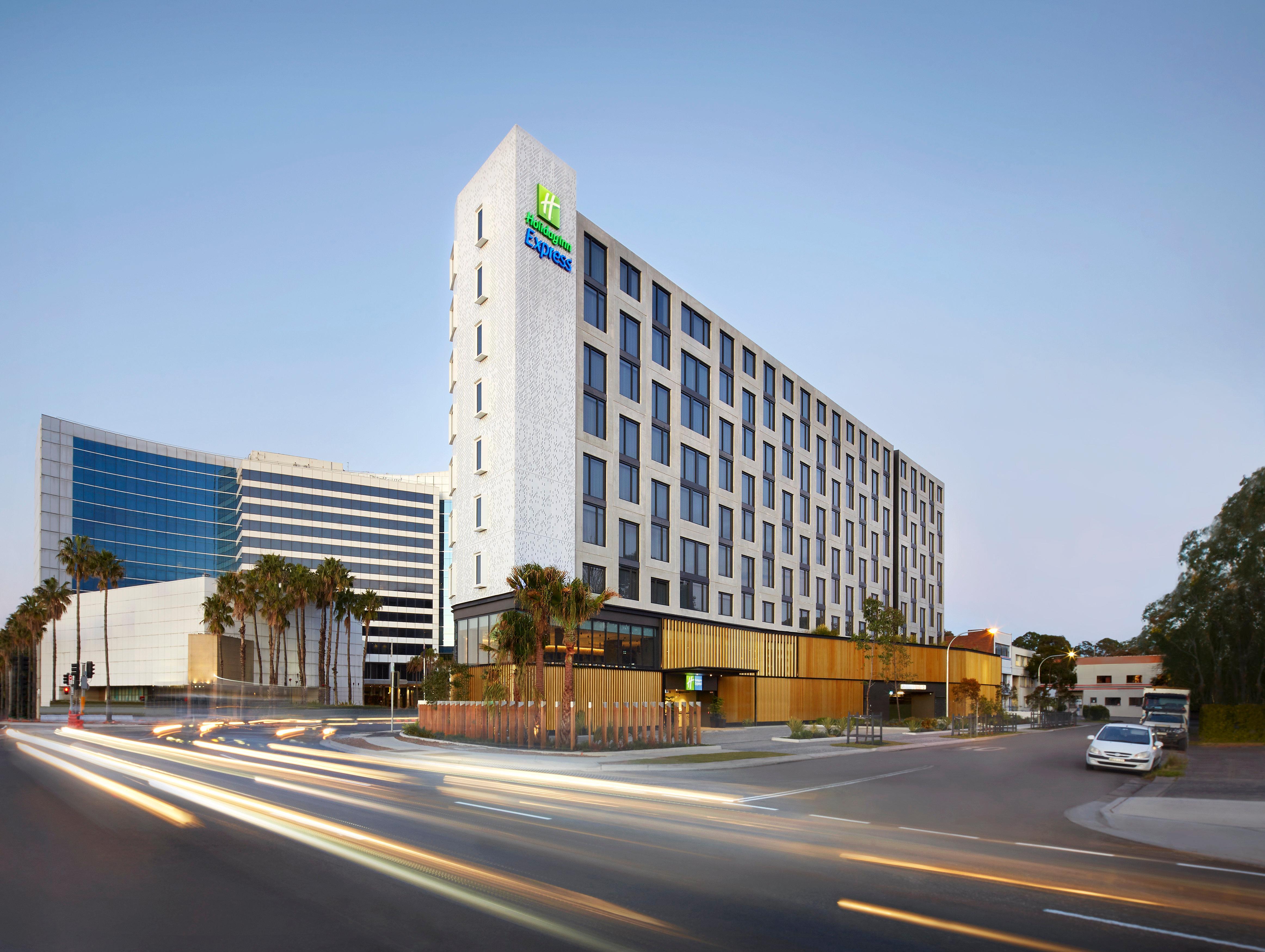 Hotel Express Airport By Ihg