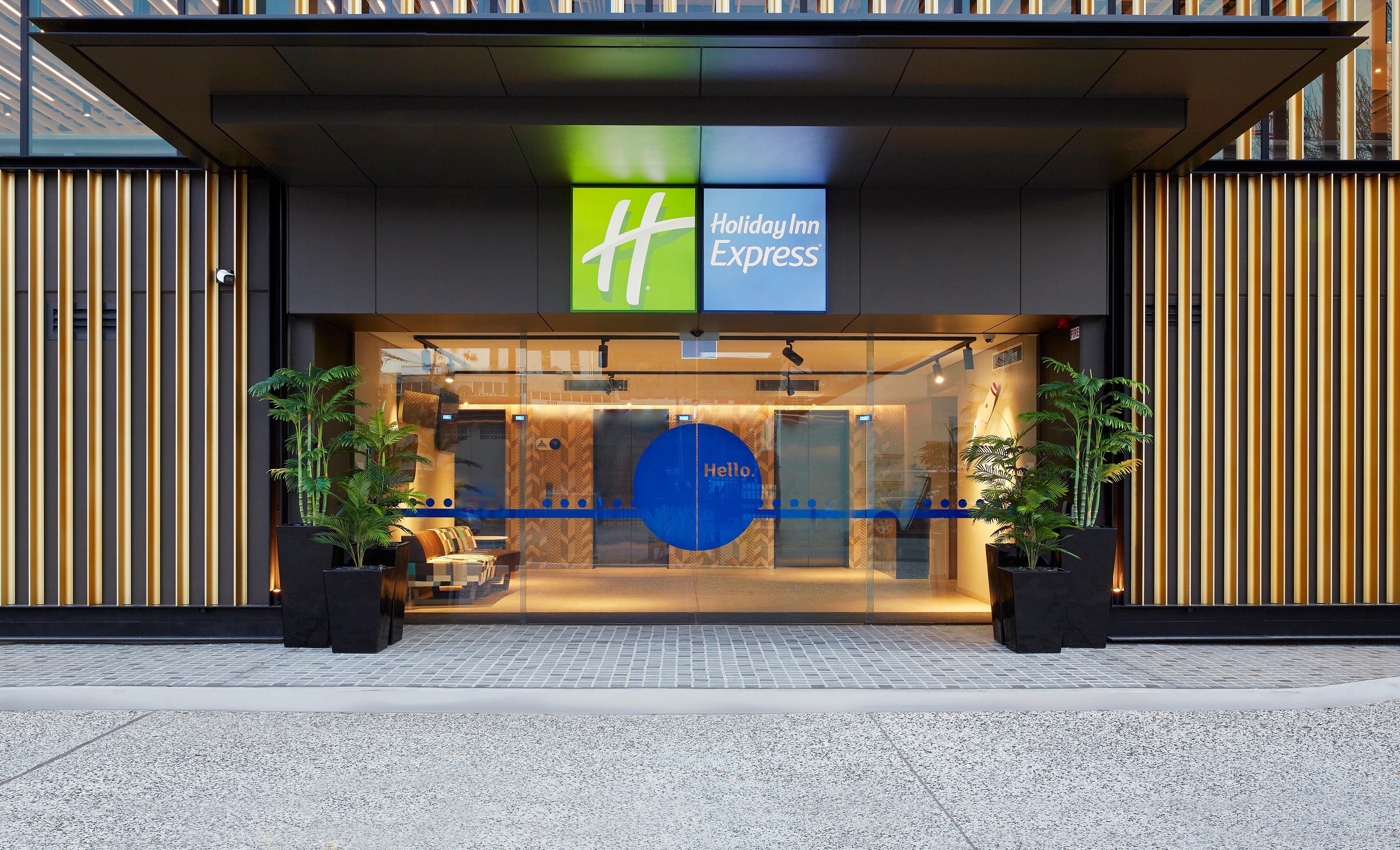 Express Airport By Ihg Hotel 4*