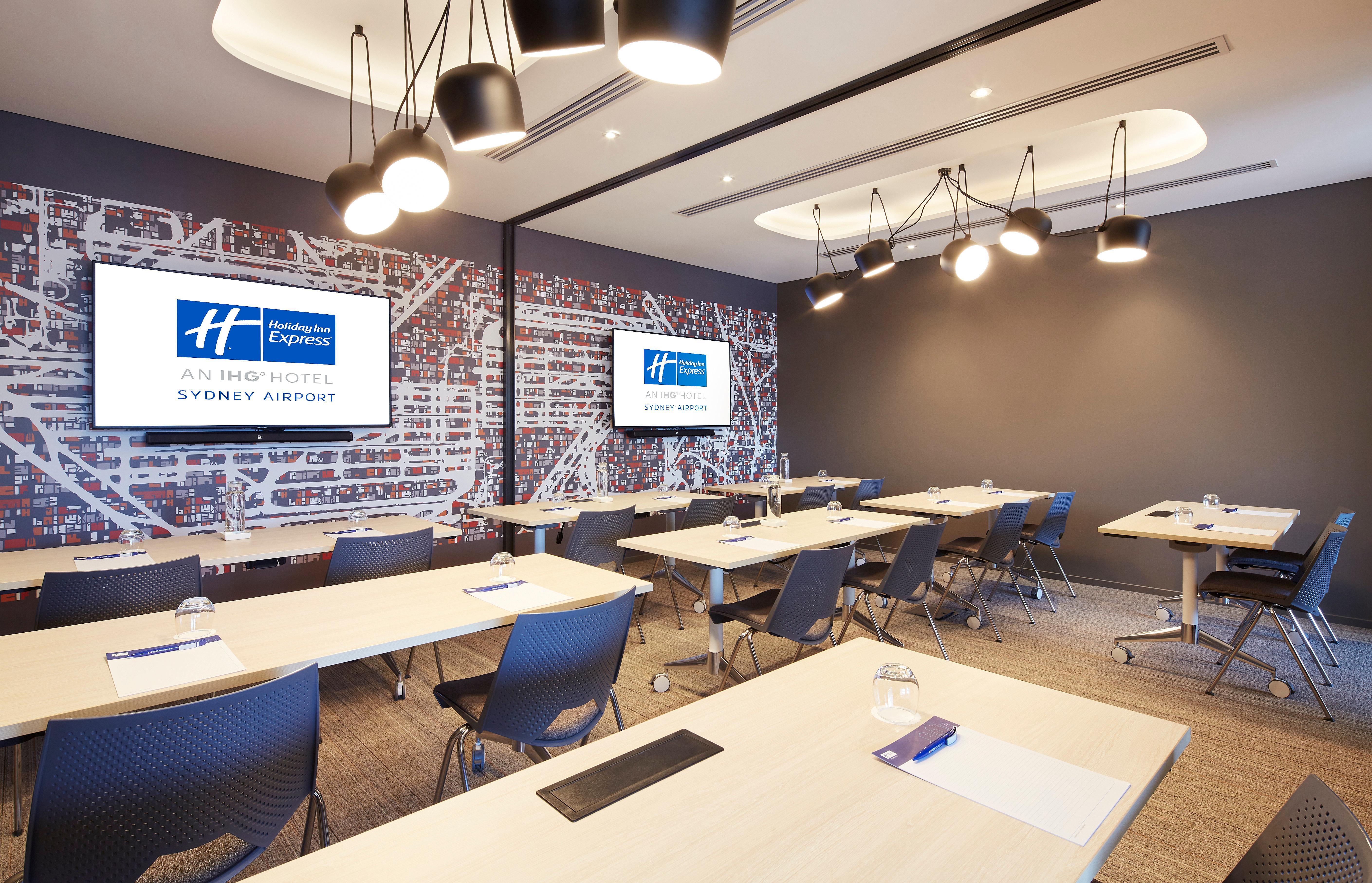 Hotel Express Airport By Ihg