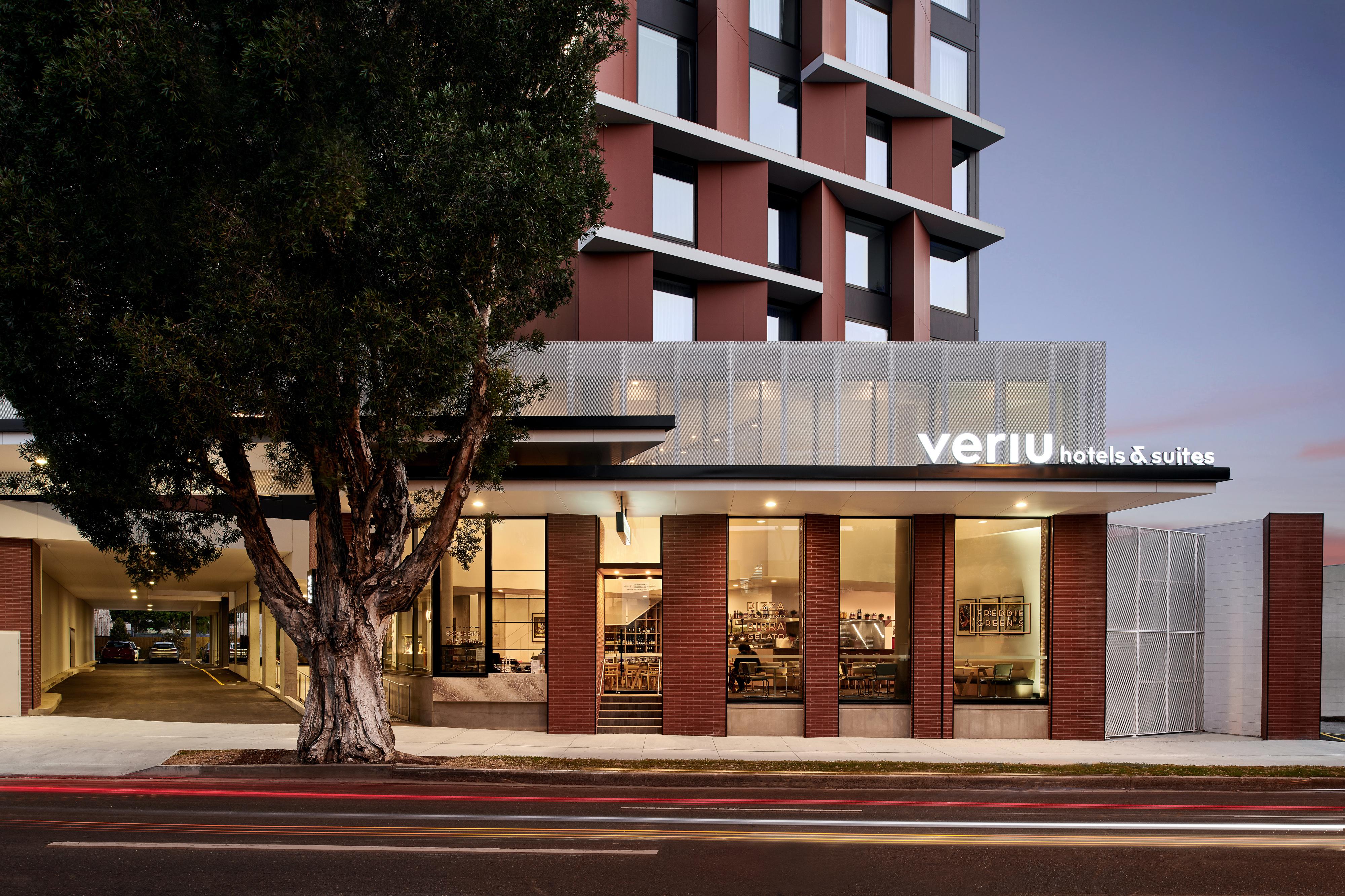 Veriu Square 4*