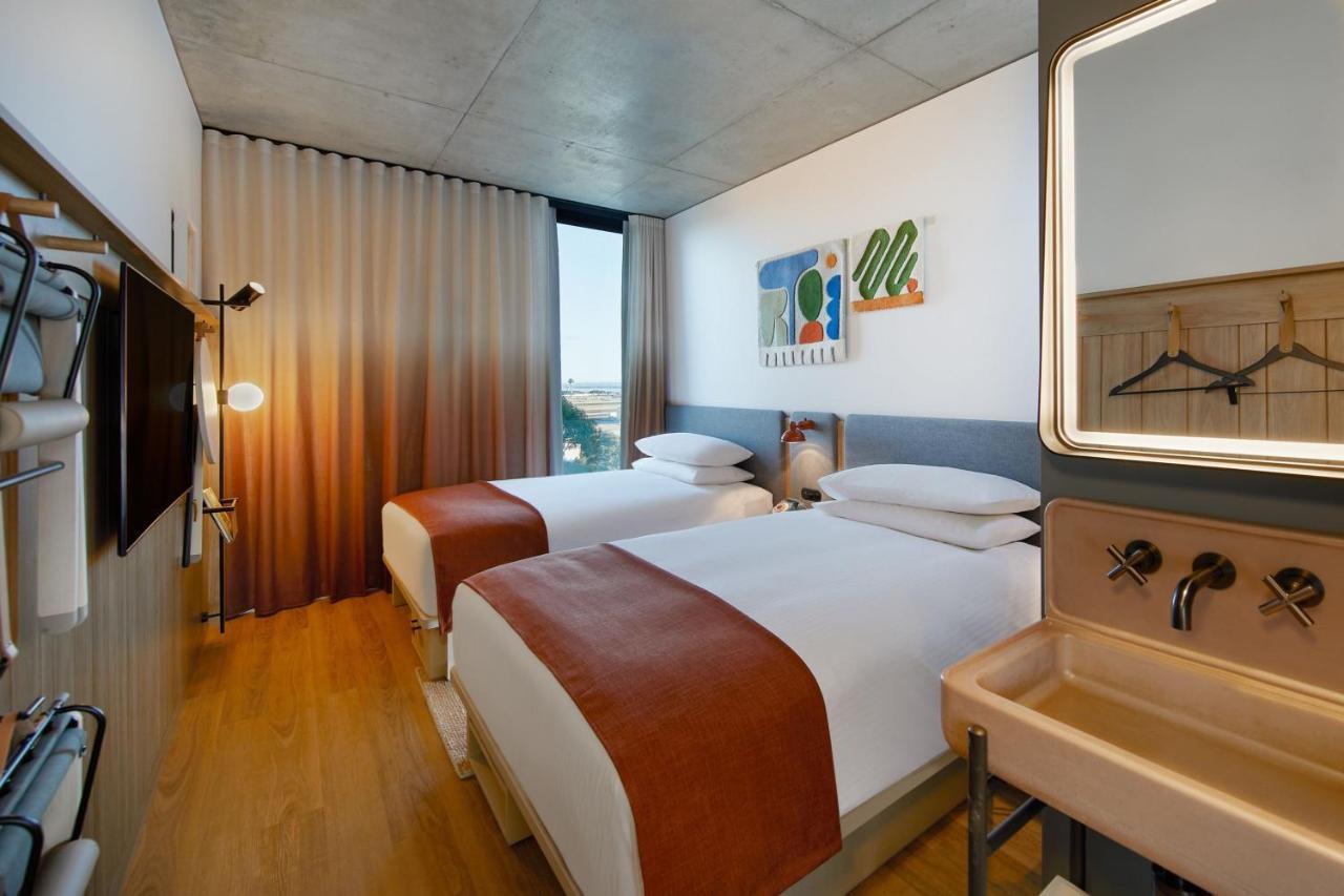 Moxy Airport Hotel 4*