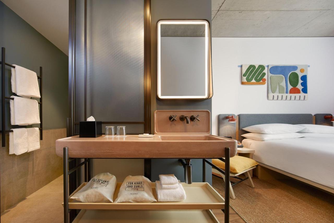 Moxy Airport Hotel Sydney