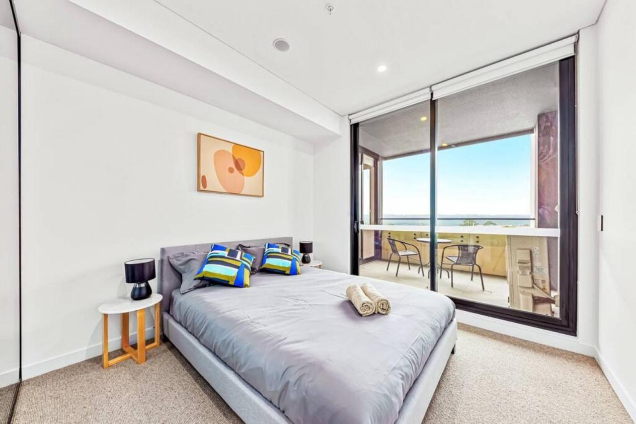 Luxury Overlooking Macquarie Apartment *