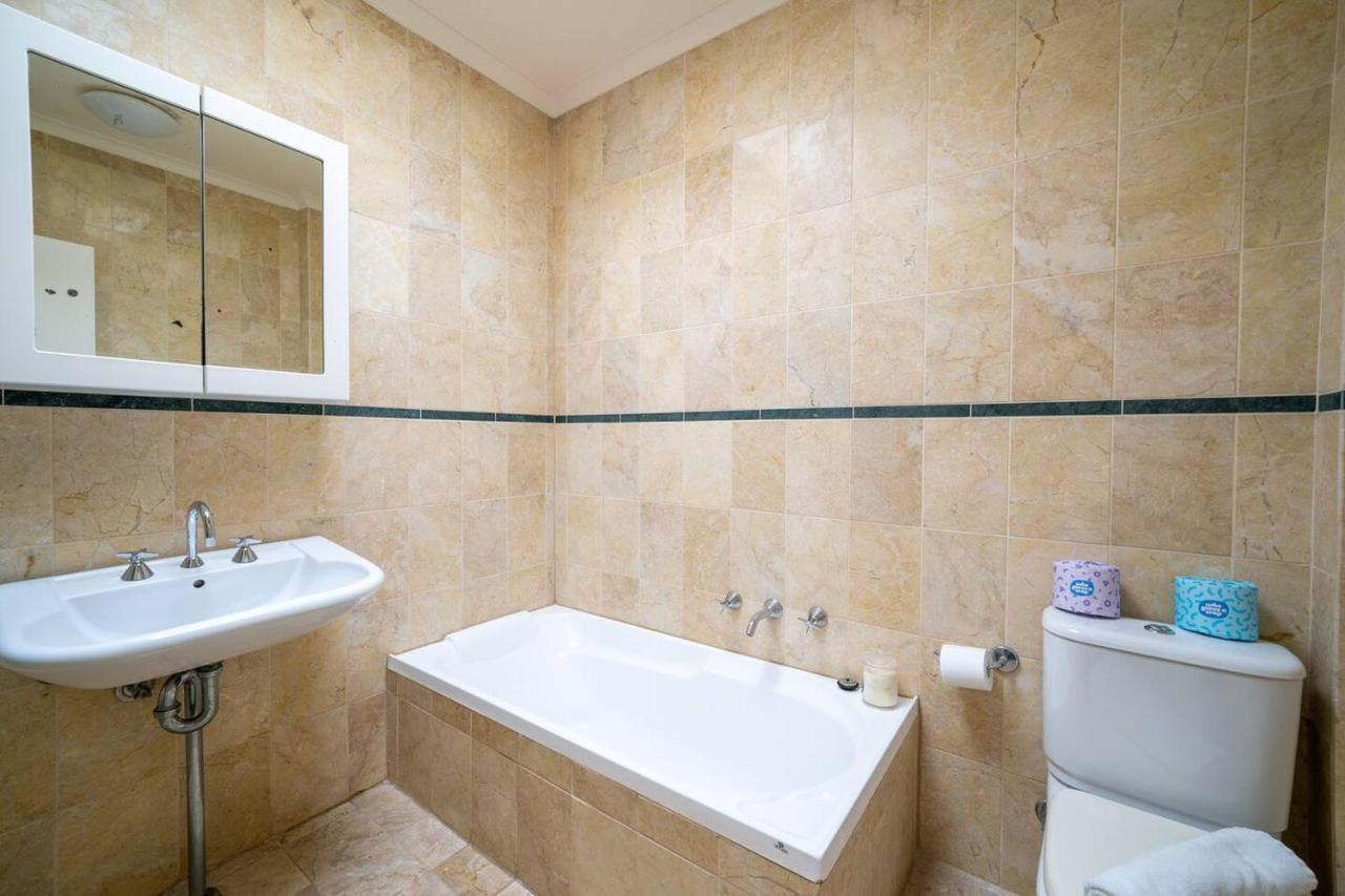 Holiday home Glenmore Court - Spacious And By The Harbour Sydney