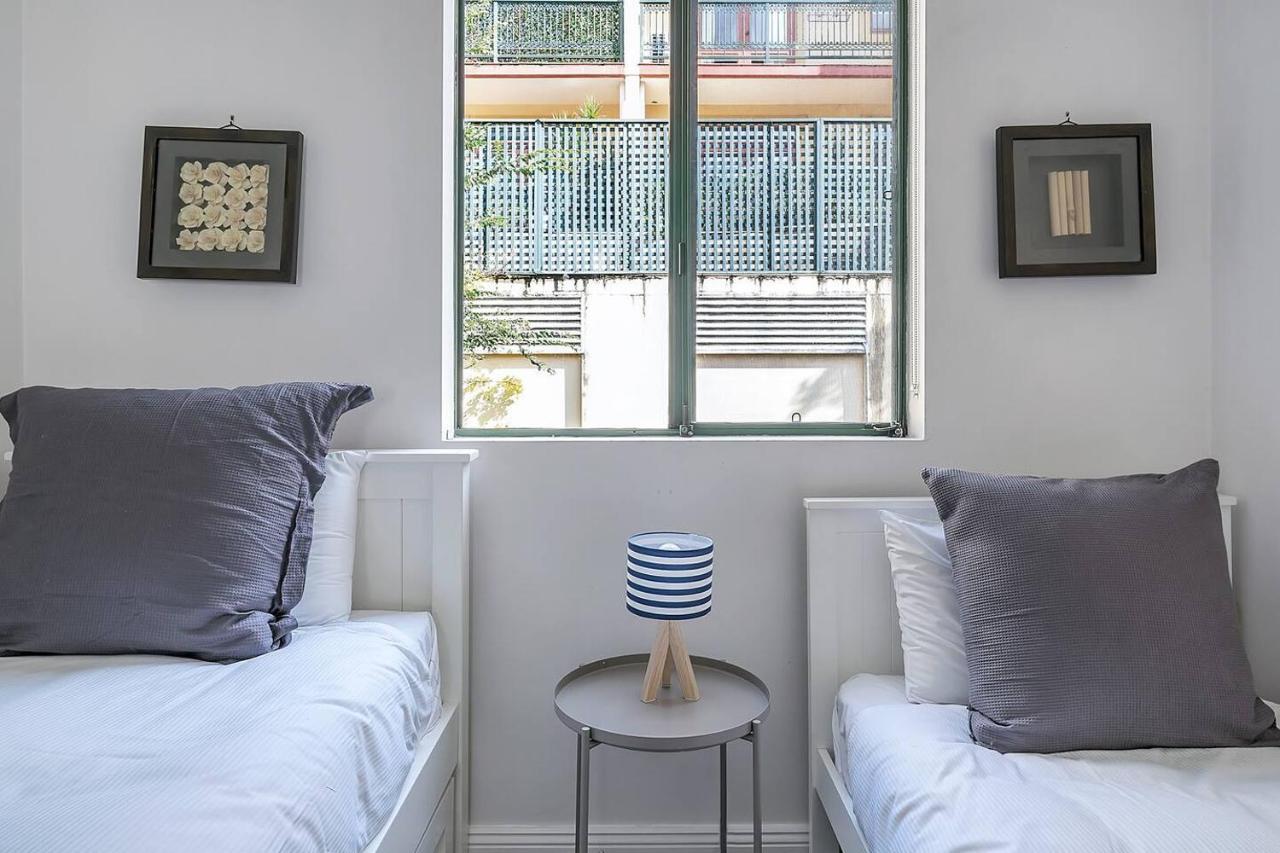 Glenmore Court - Spacious And By The Harbour Holiday home Sydney