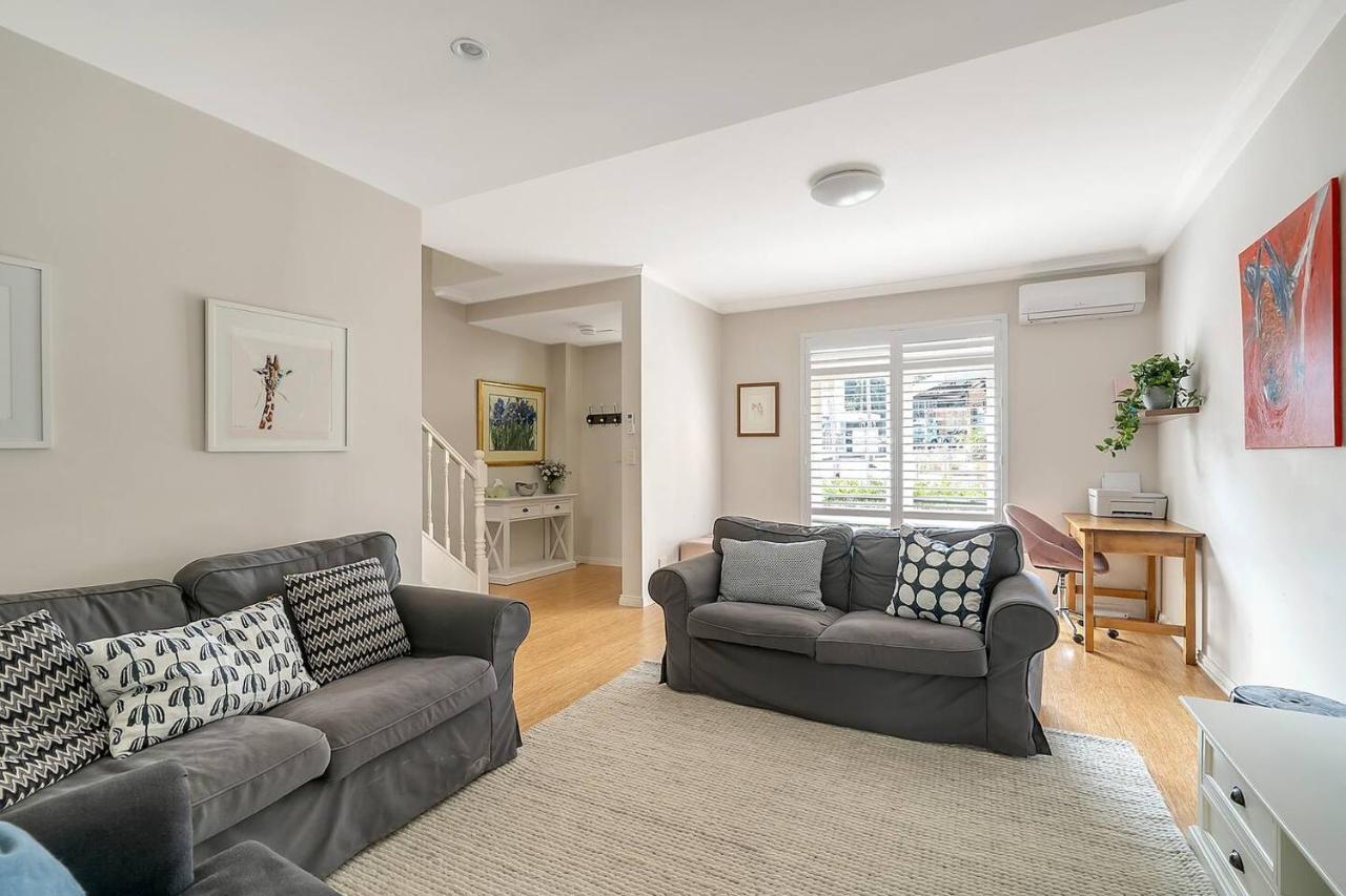 Glenmore Court - Spacious And By The Harbour Holiday home