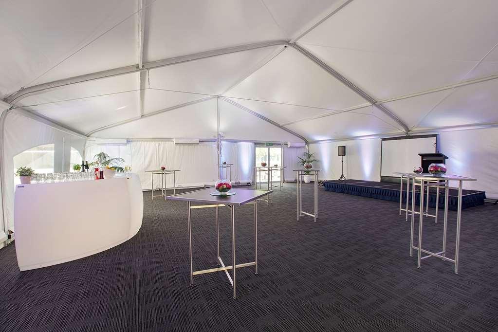 Rydges World Square 4*