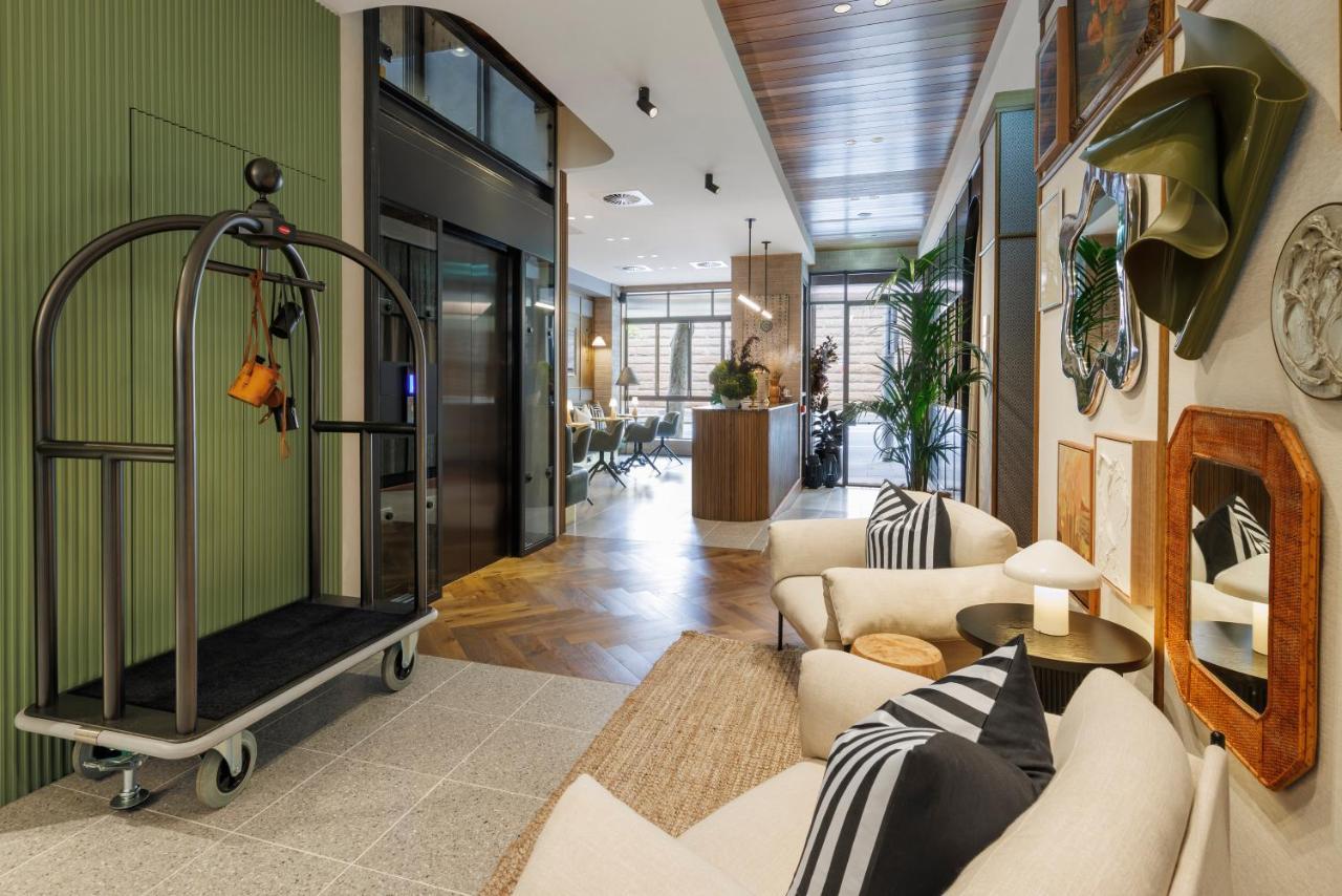 202 Elizabeth Hotel