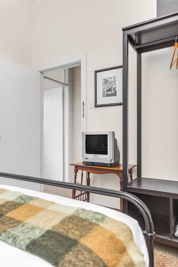 Eclectic Artist Escape In The Heart Of Enmore