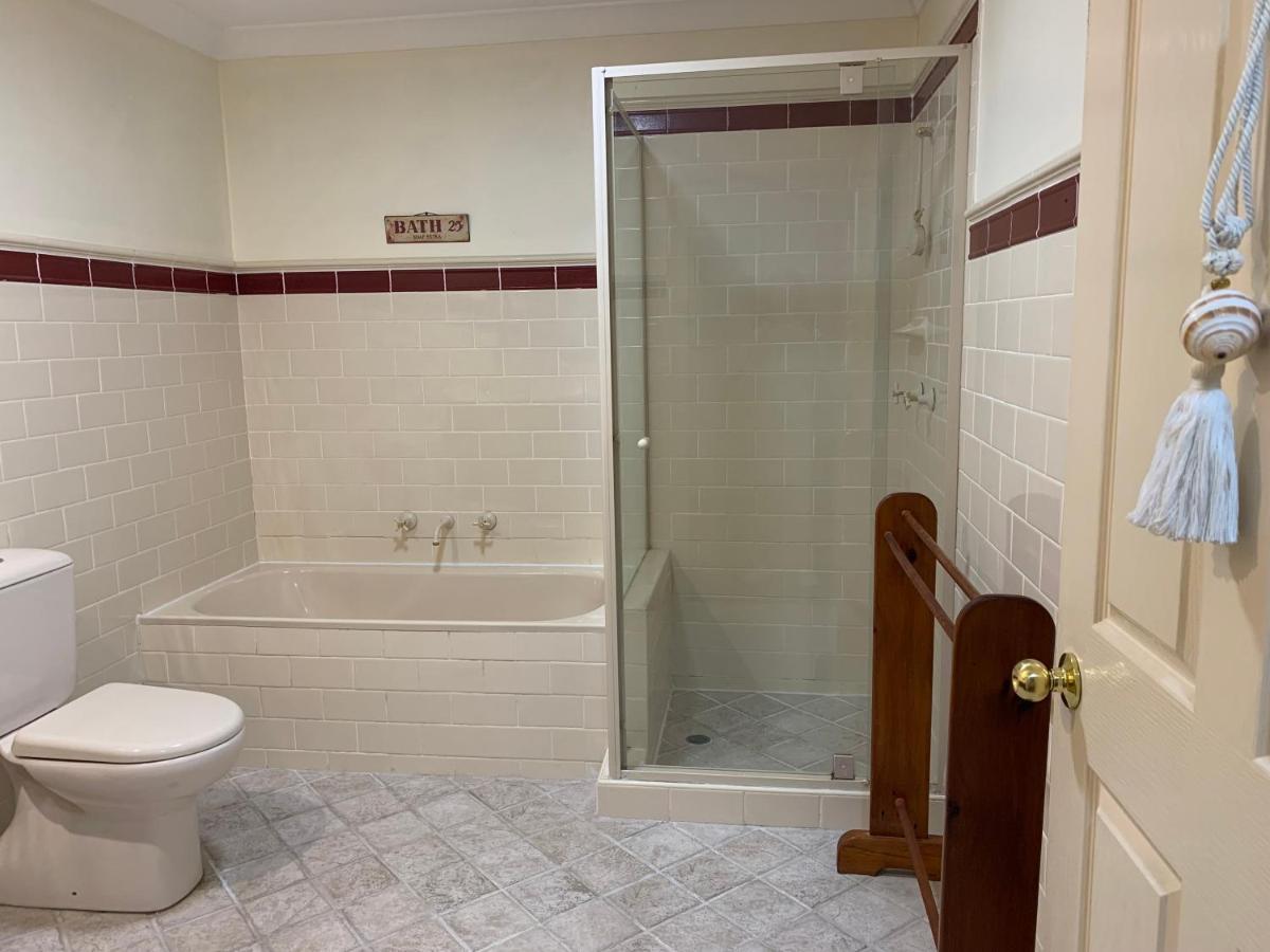 Oasis 5 Bedroom Charming House * Sydney