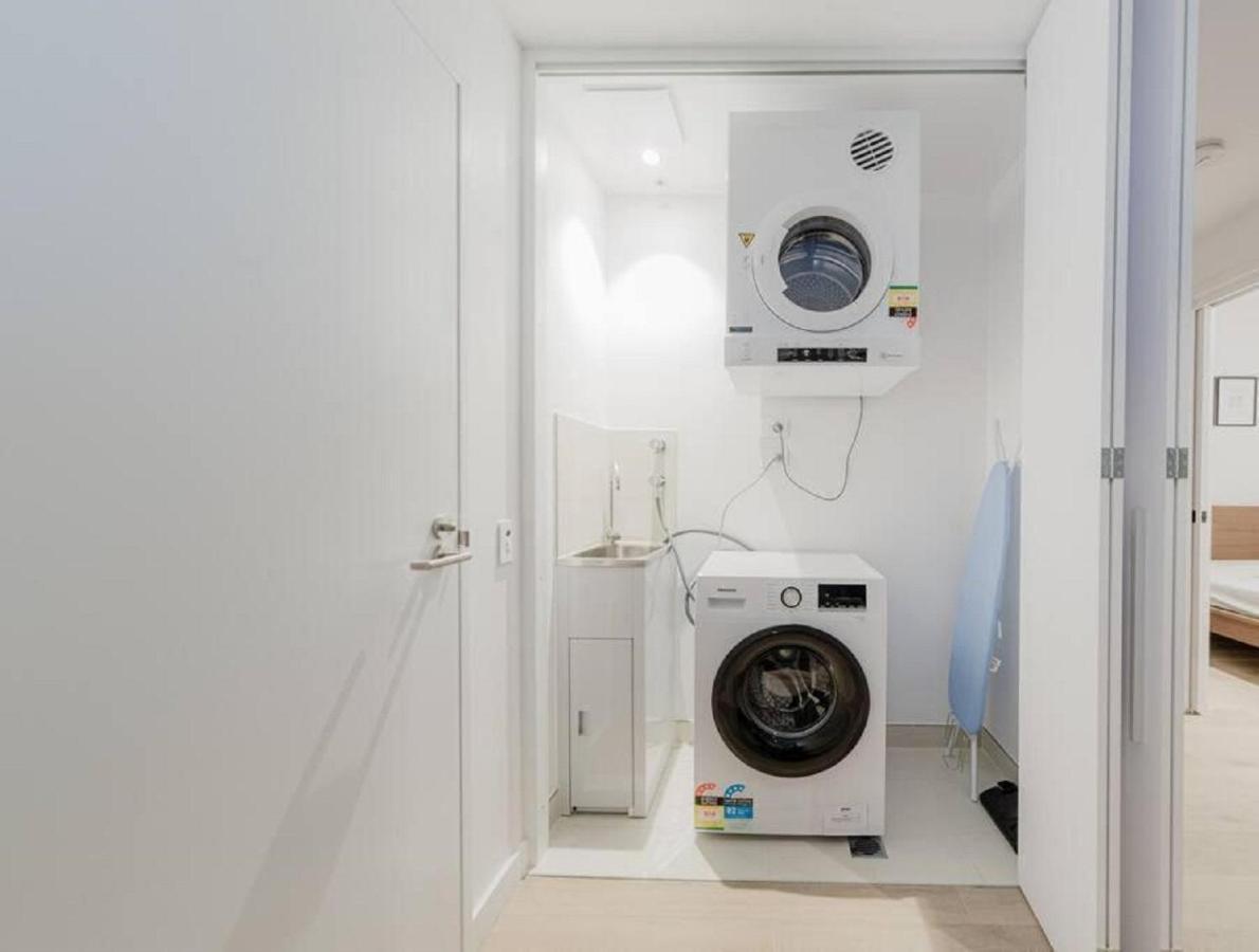 Modern 2 Bedroom Darling Square Apartment Sydney