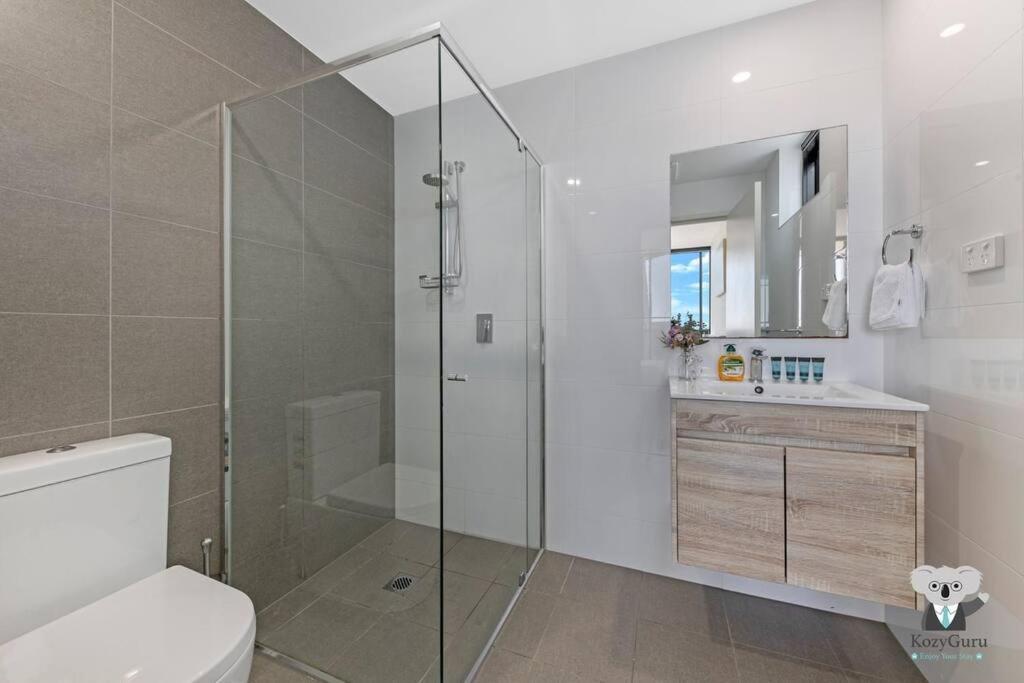 Apartment Parramatta 2 Bed With Parking Npa011-3101 *