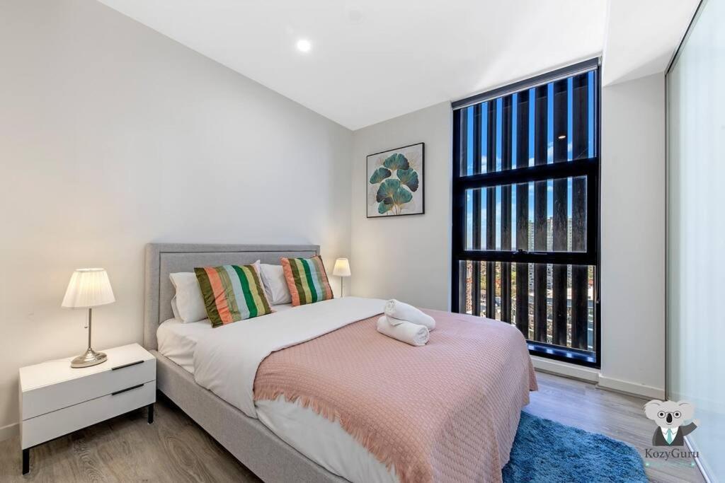 Parramatta 2 Bed With Parking Npa011-3101 * Sydney