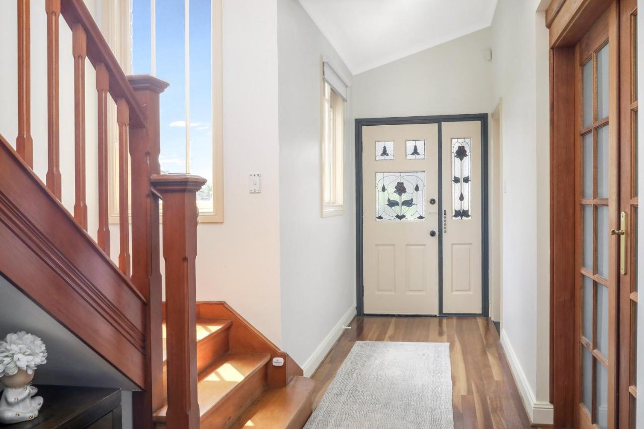 Eastwood Central, Walk To Station & Shops, Drive To Olympic Villa *