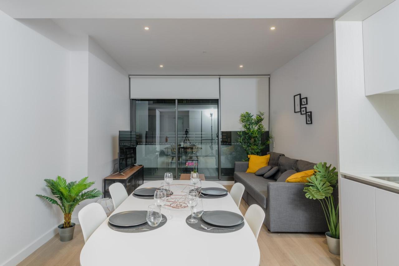 Modern 2 Bedroom Darling Square Apartment Sydney