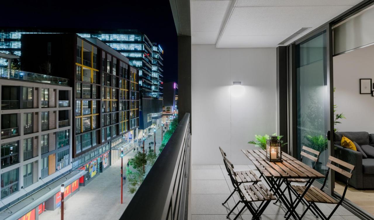 Modern 2 Bedroom Darling Square Apartment