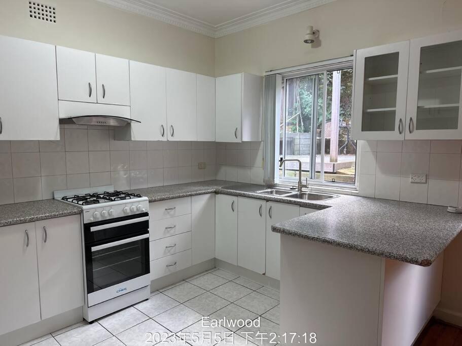 3 Bdr House Close To Train Station, Airport & * Sydney