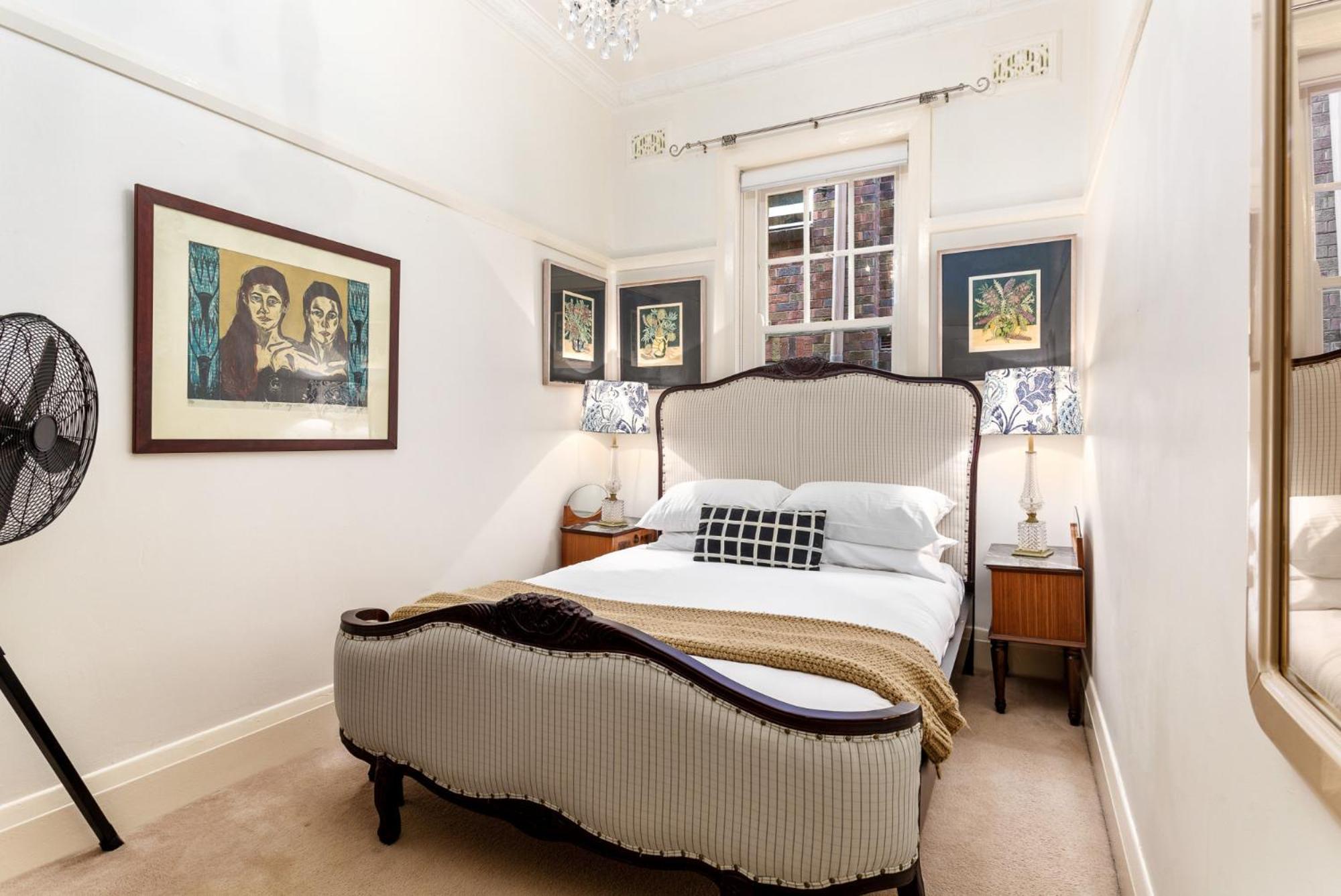 Eclectic Art Deco In Great Location * Sydney