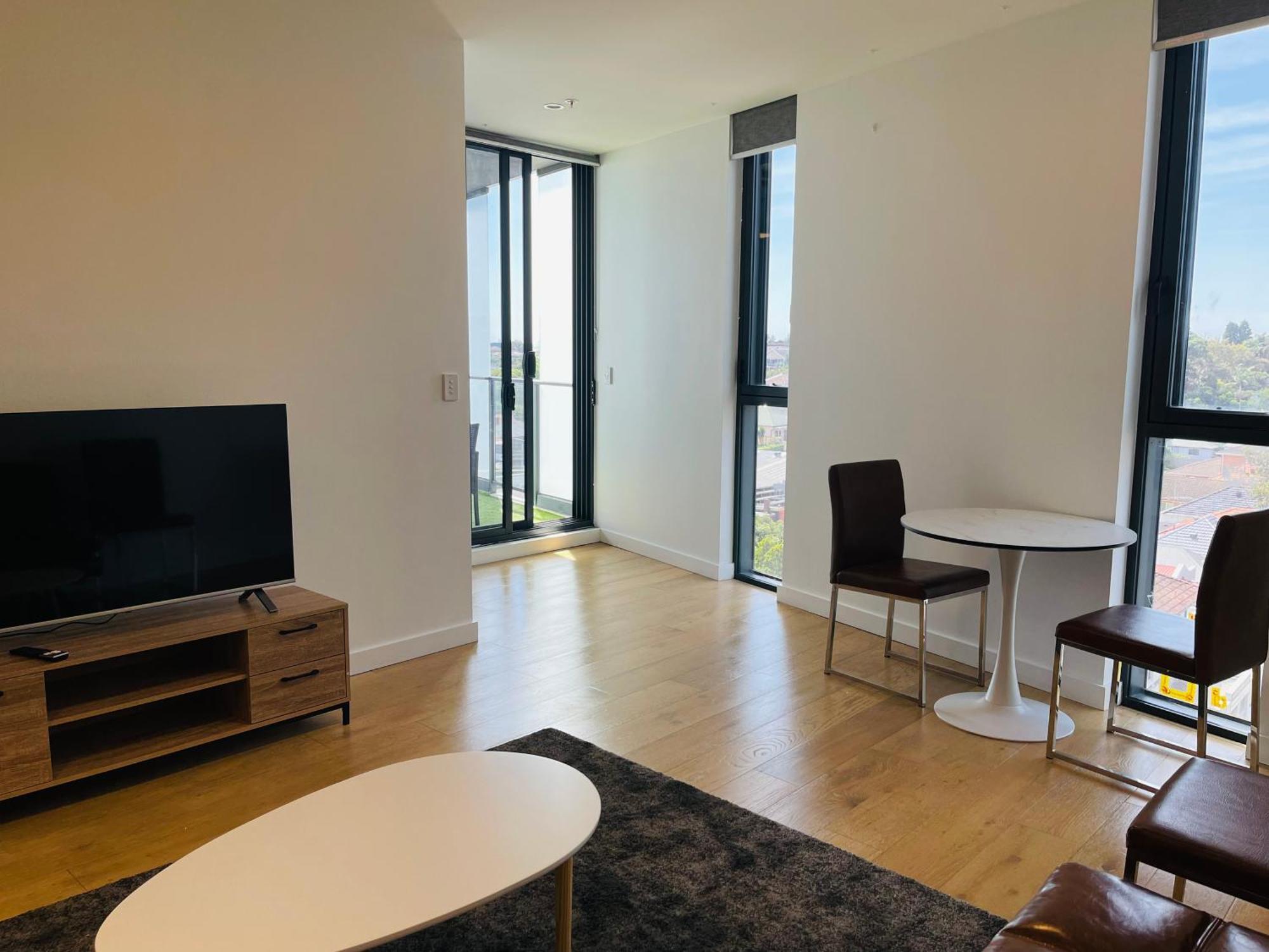 Apartment Whole 2 Bedroom Apartment, 2 Bedroom 1 Living, 3 Double Beds, 1-6 People *