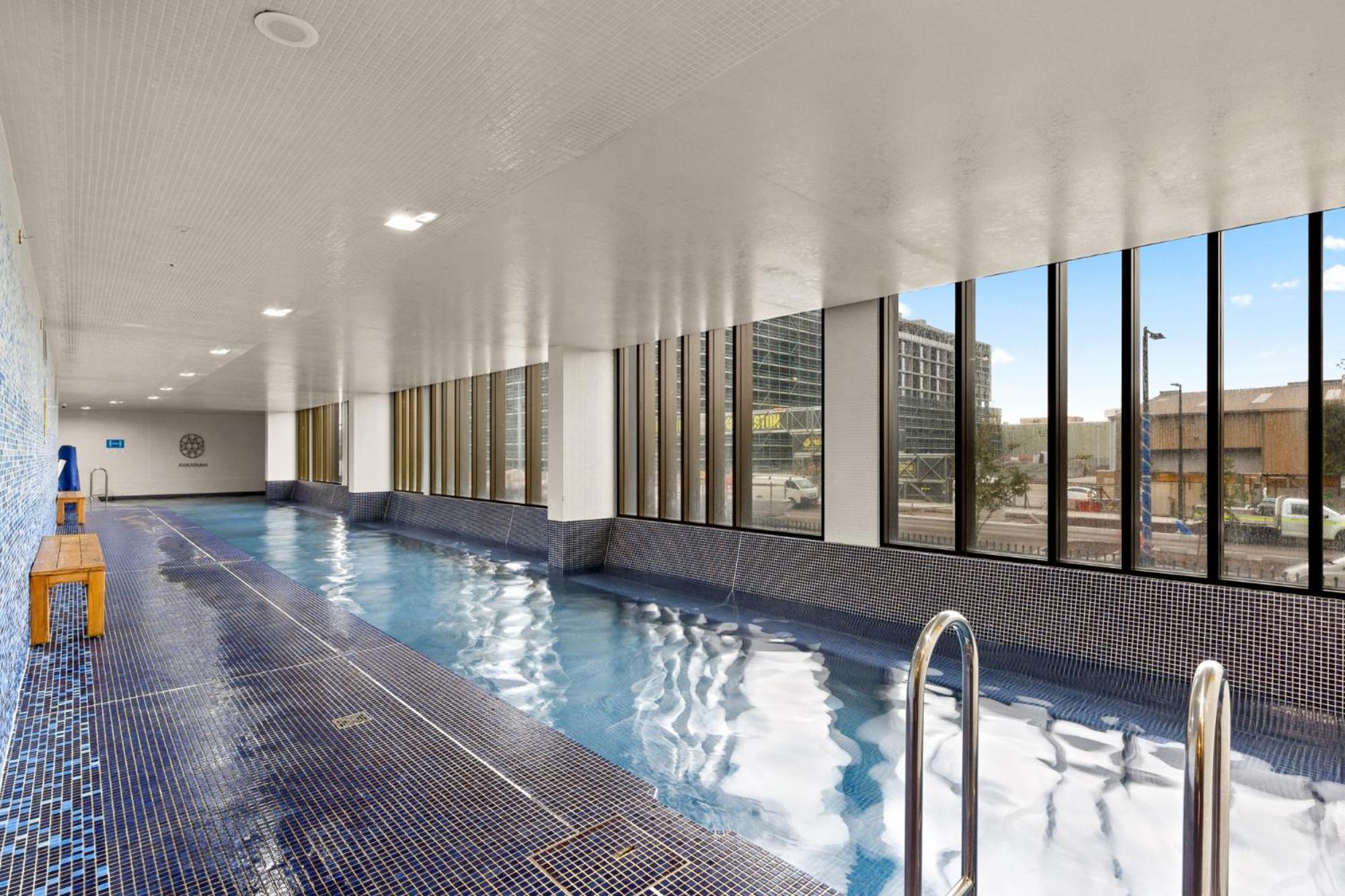 Chic 1-bed With Pool By River Ferry & Amenities Apartment *