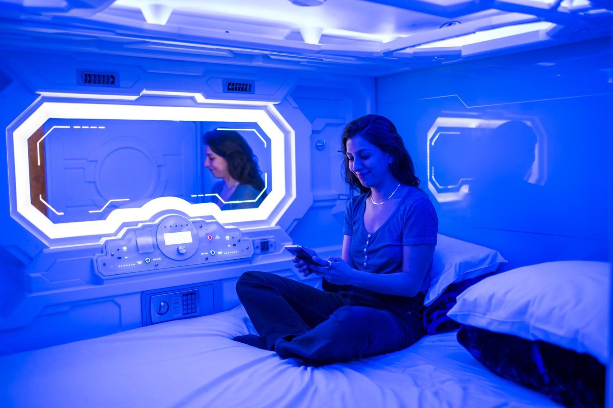 Space Q Capsule *