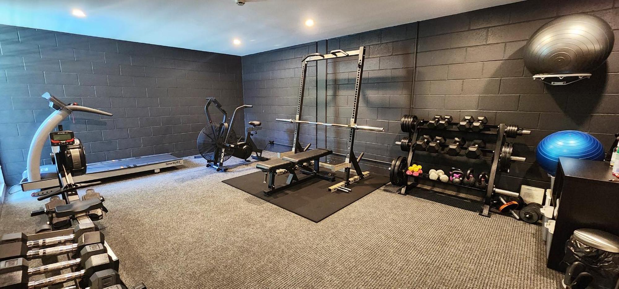 Apartment Modern & Sleek, Minutes To The City. Parking/pool Sydney