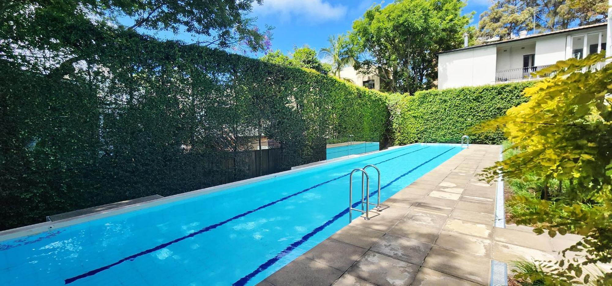 Modern & Sleek, Minutes To The City. Parking/pool Apartment *