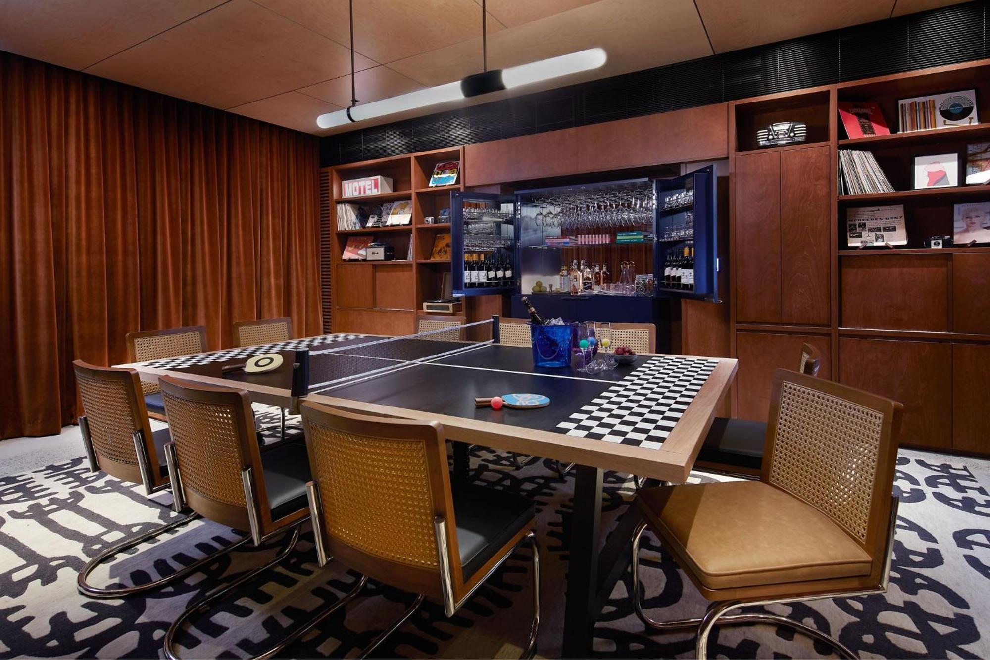 Moxy Airport Hotel 4*