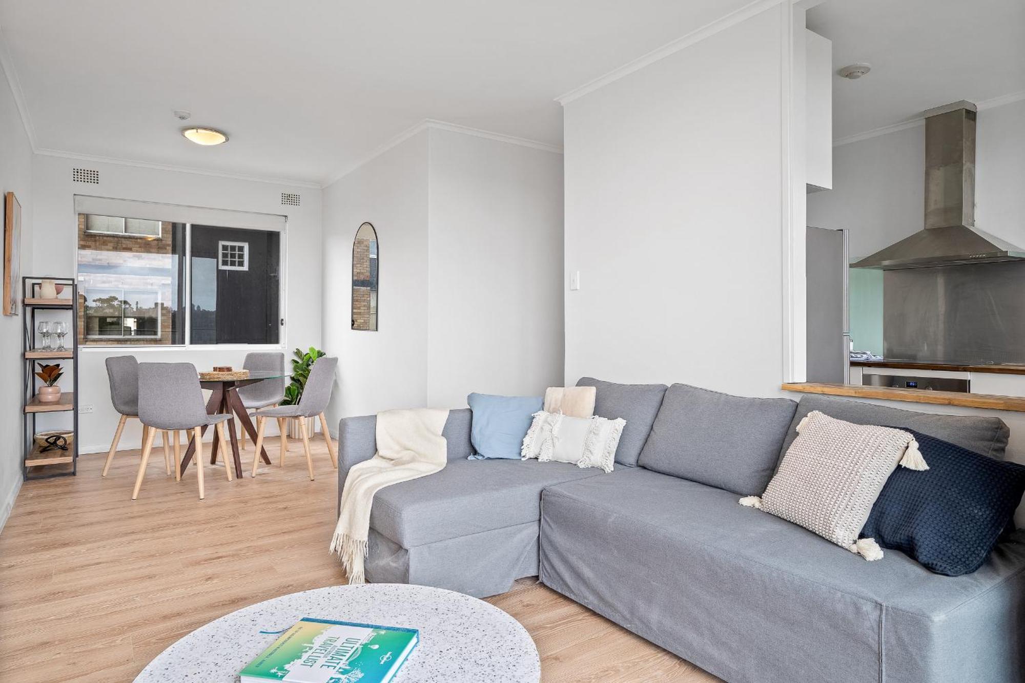 Cute 2 Bedroom Kensington Apartment *