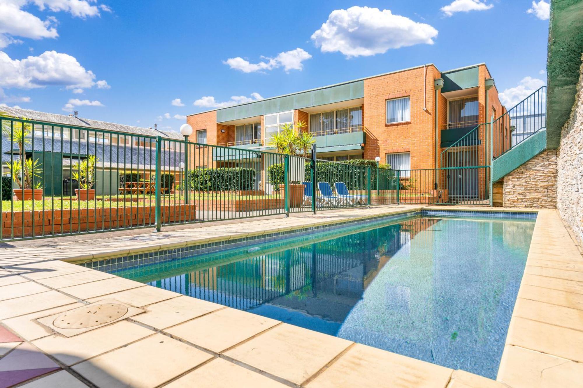 Apx Parramatta Aparthotel 4*