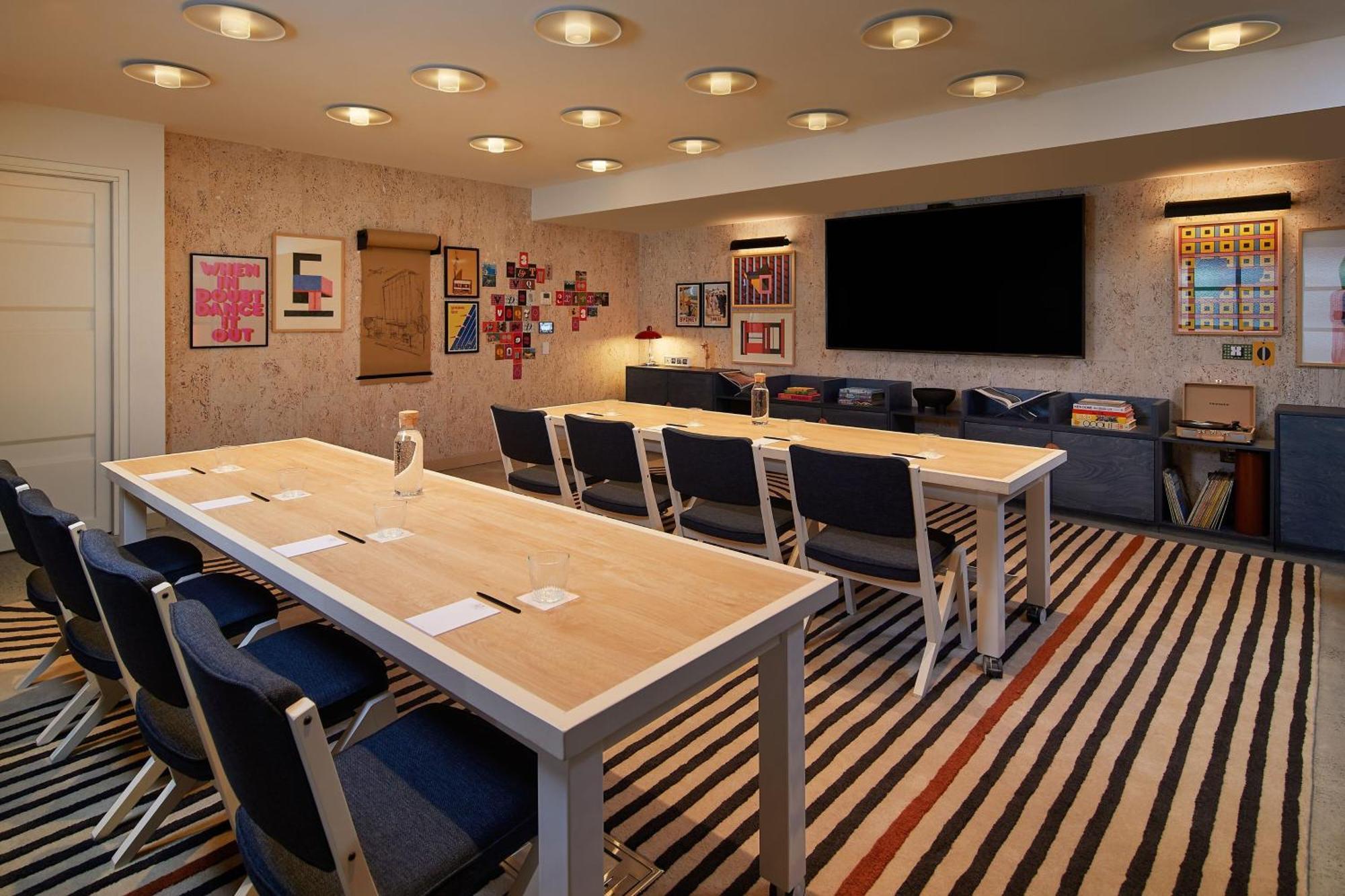 Moxy Airport 4* Sydney