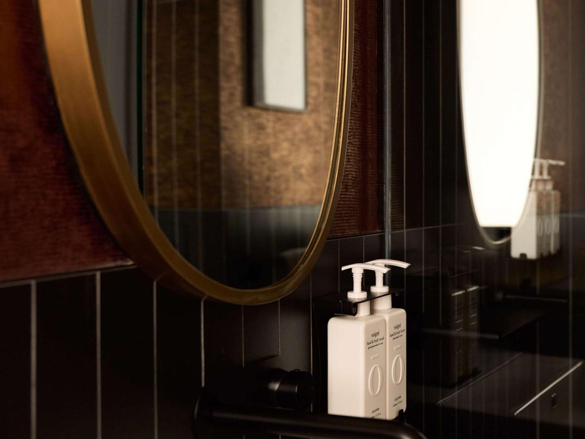 Morris Sydney, Handwritten Collection 4* Sydney