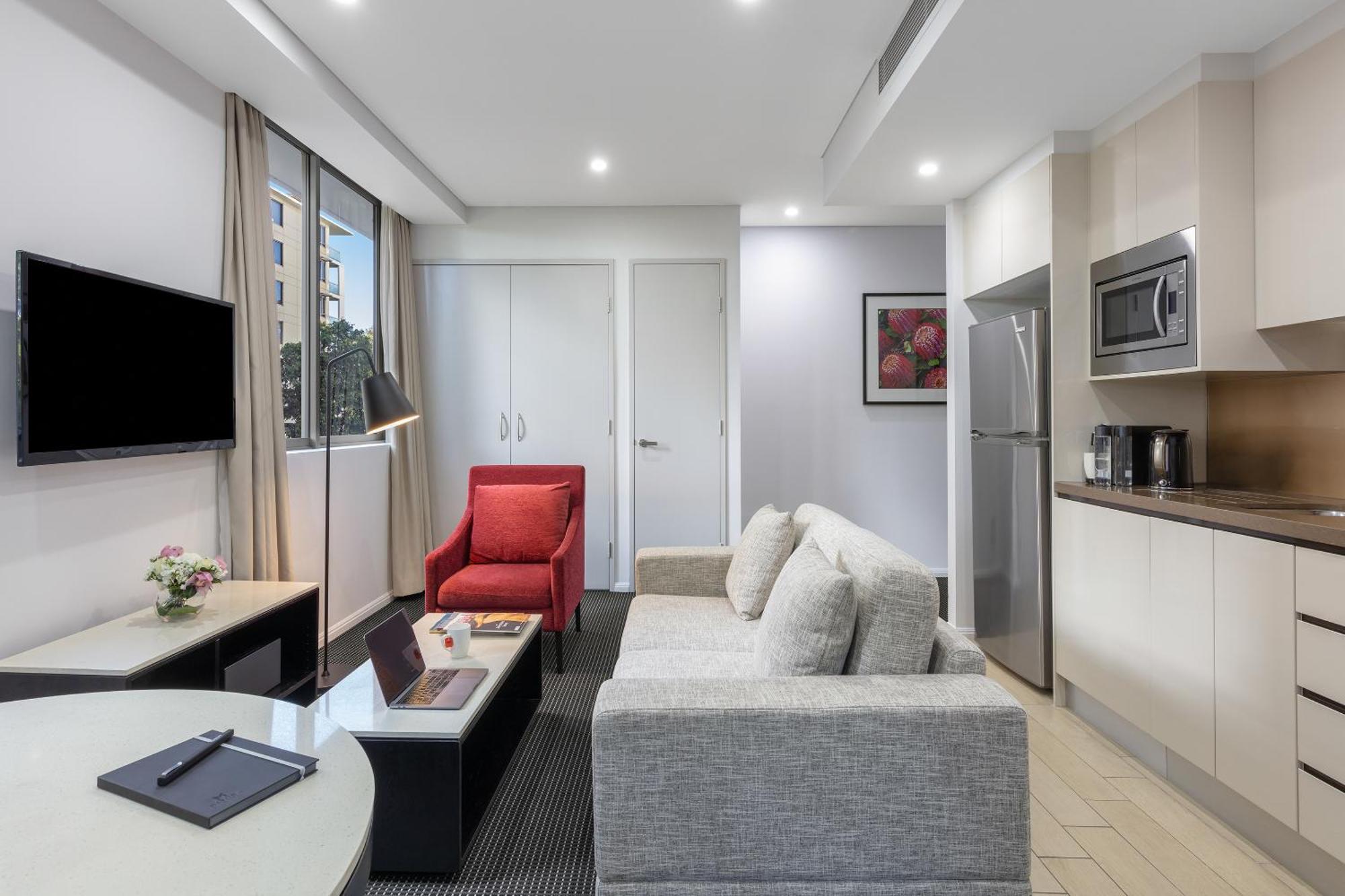 Hotel Meriton Suites North Ryde 5*
