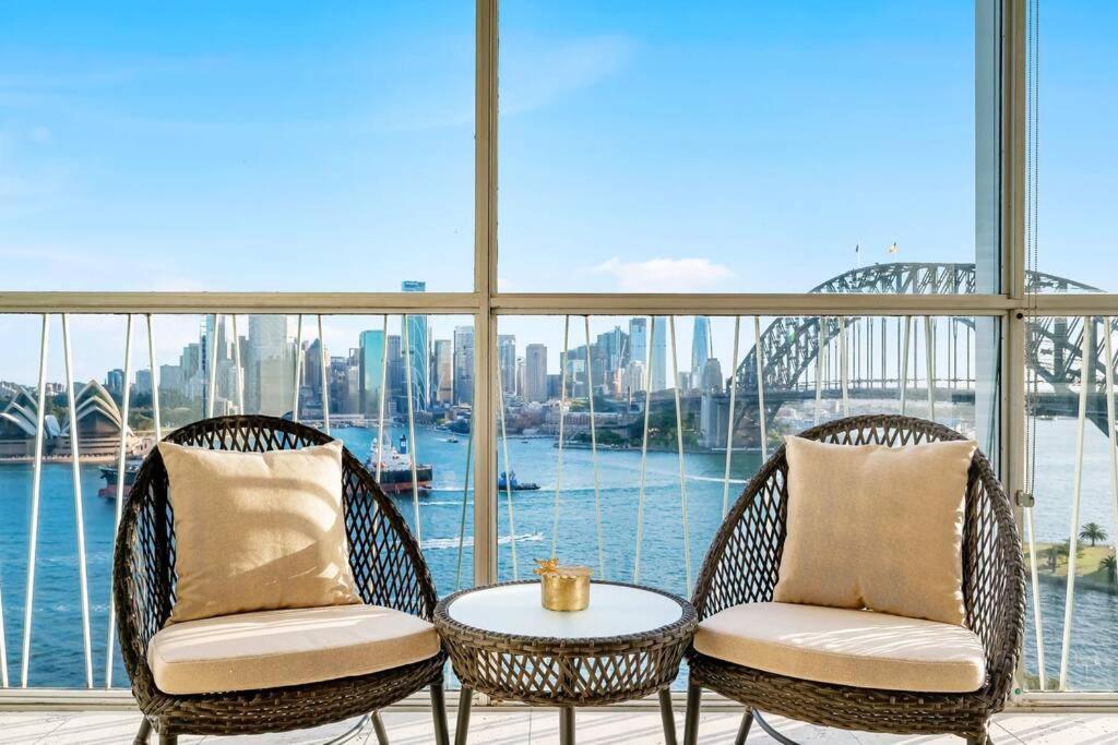 Sydney's Landmark Views From Luxury 2bd