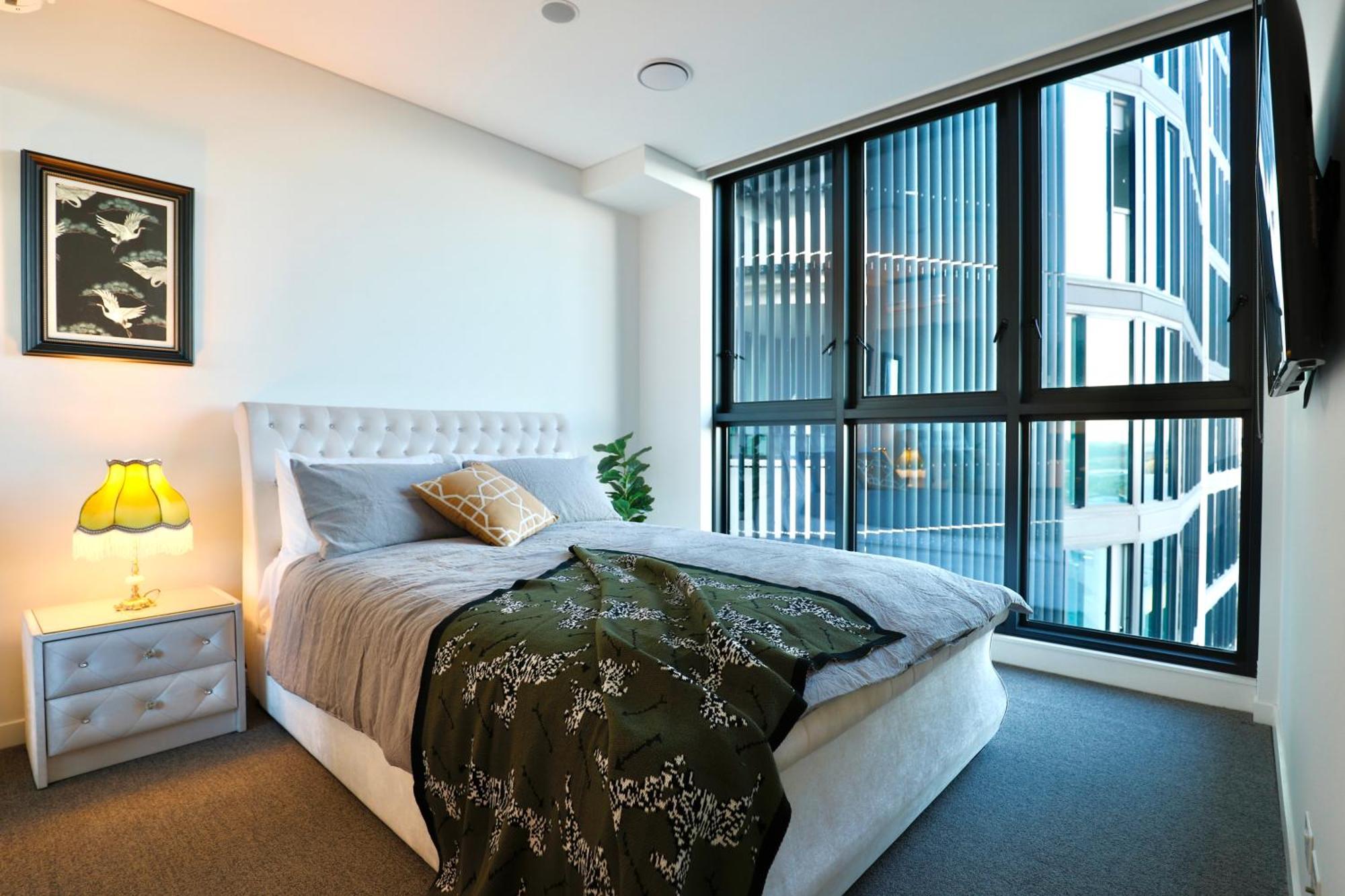 Lumiere Waterside Oasis - Views, Parking, Ease * Sydney