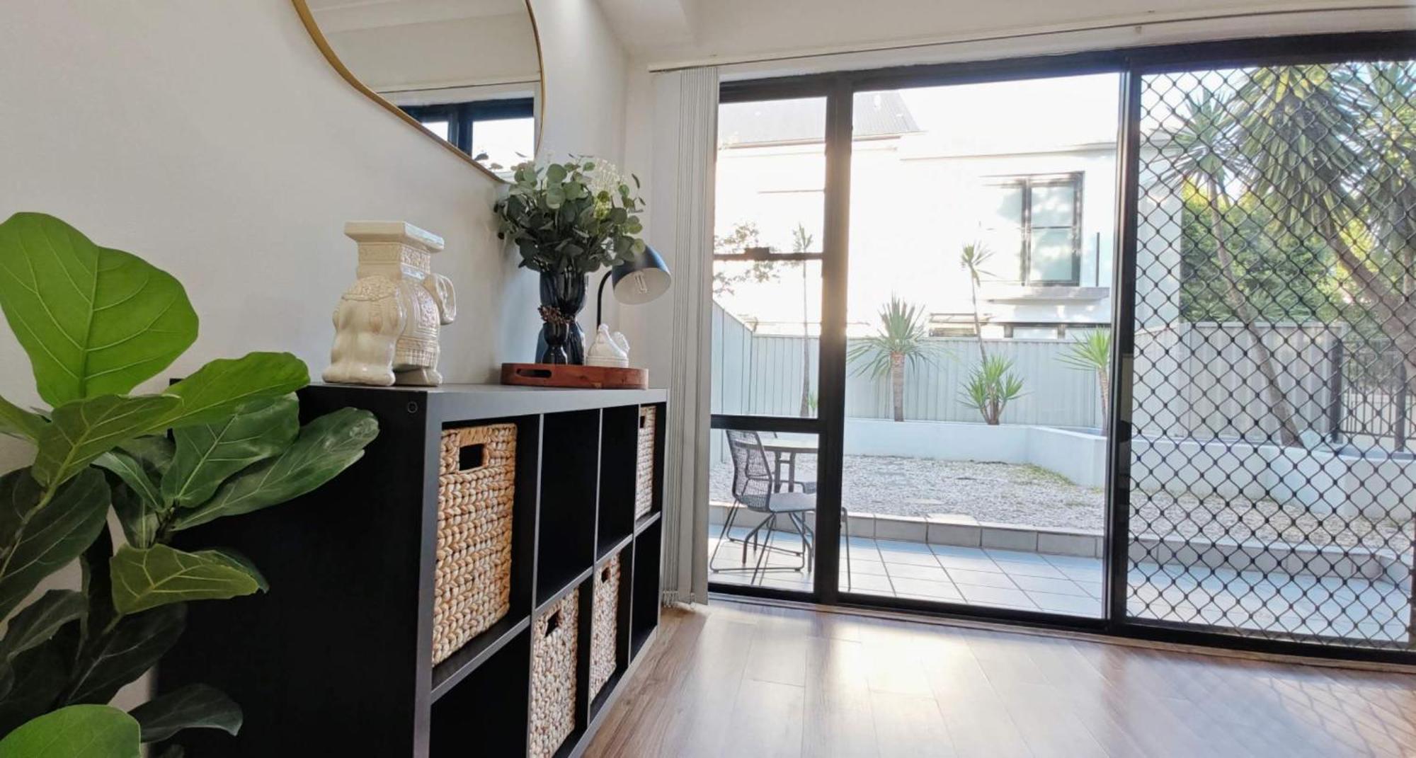 Villa Brand New Furniture And Appliances In Quiet Street Sydney