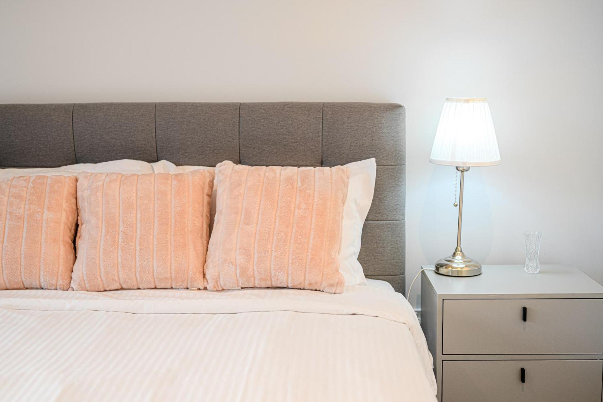 Apartment Mortlake Modern 2br Apt With Big Balcony & Parking