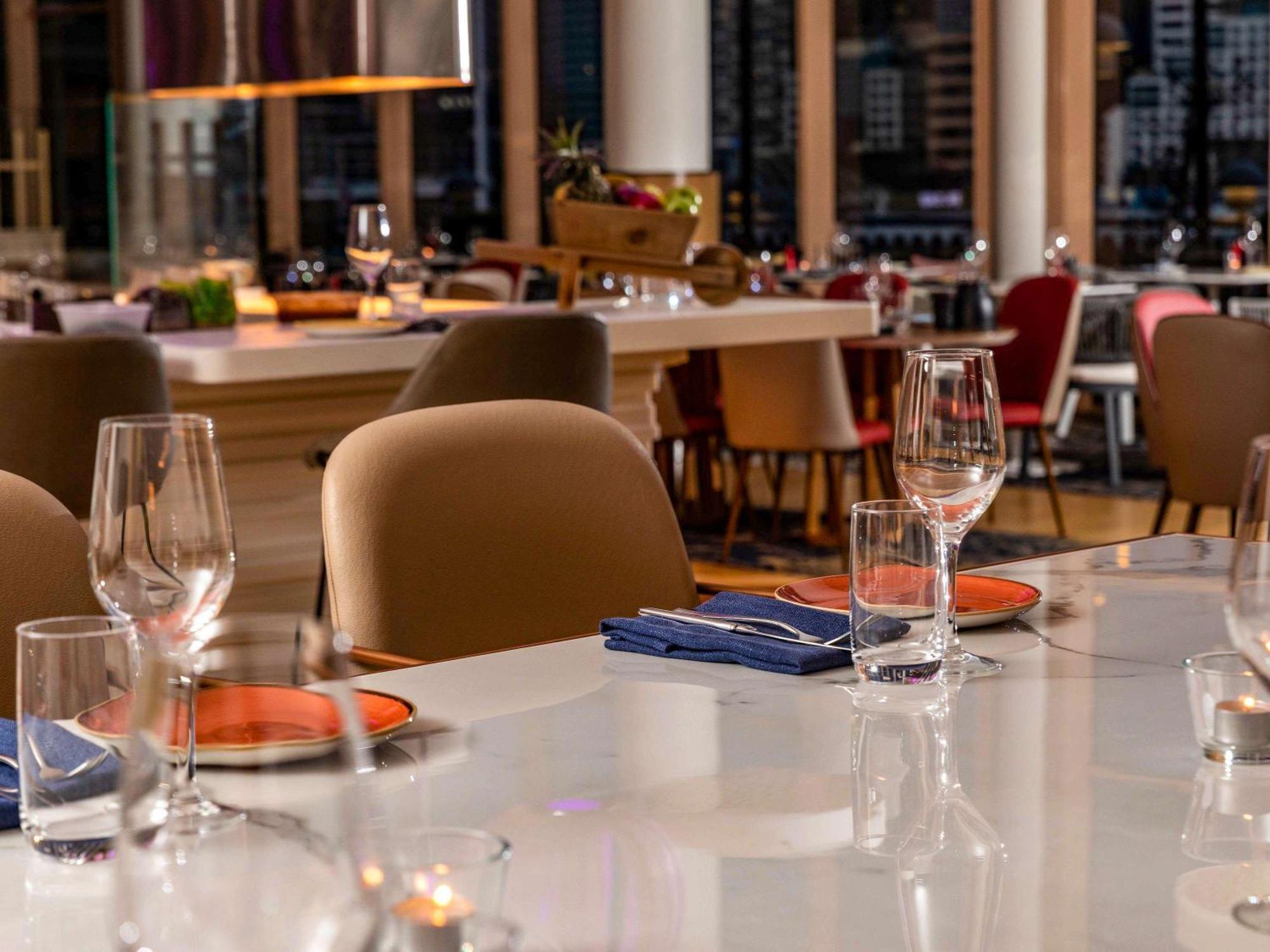 Novotel Darling Harbour 4*