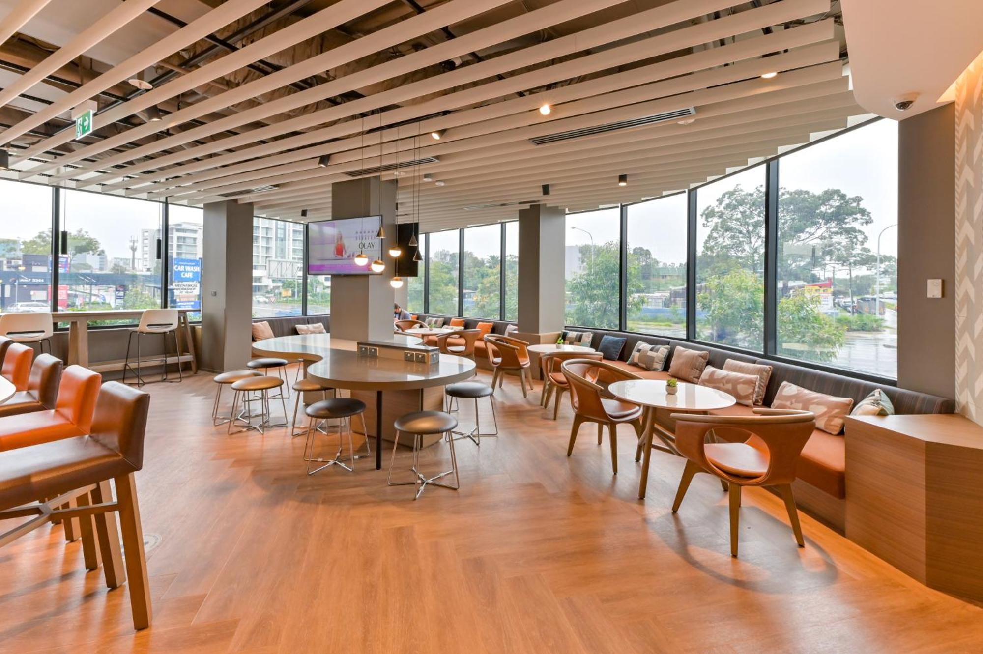 Hotel Express Airport By Ihg 4*