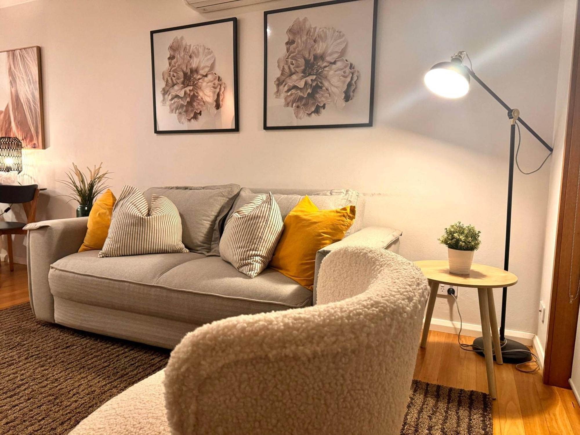 2 Bdrm In Annandale With Courtyard & Parking Apartment *