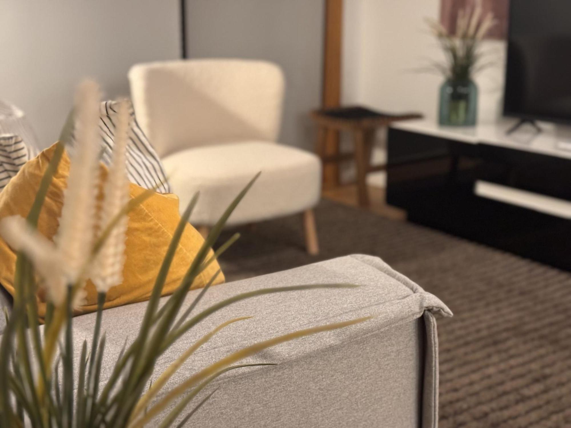 2 Bdrm In Annandale With Courtyard & Parking Apartment Sydney