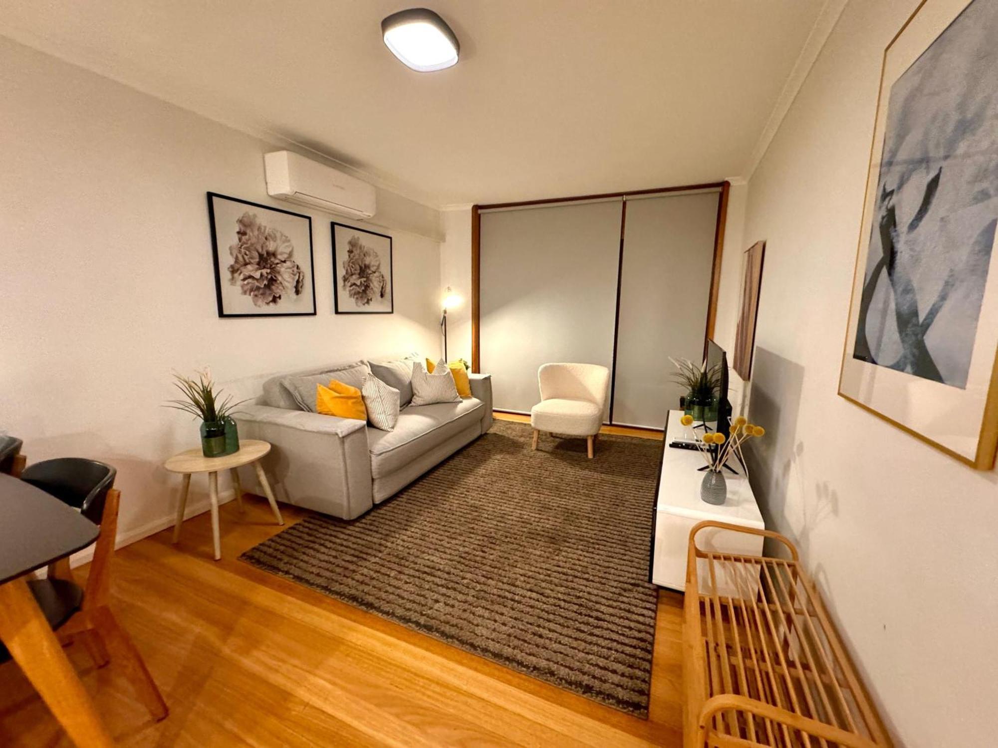 Apartment 2 Bdrm In Annandale With Courtyard & Parking Sydney
