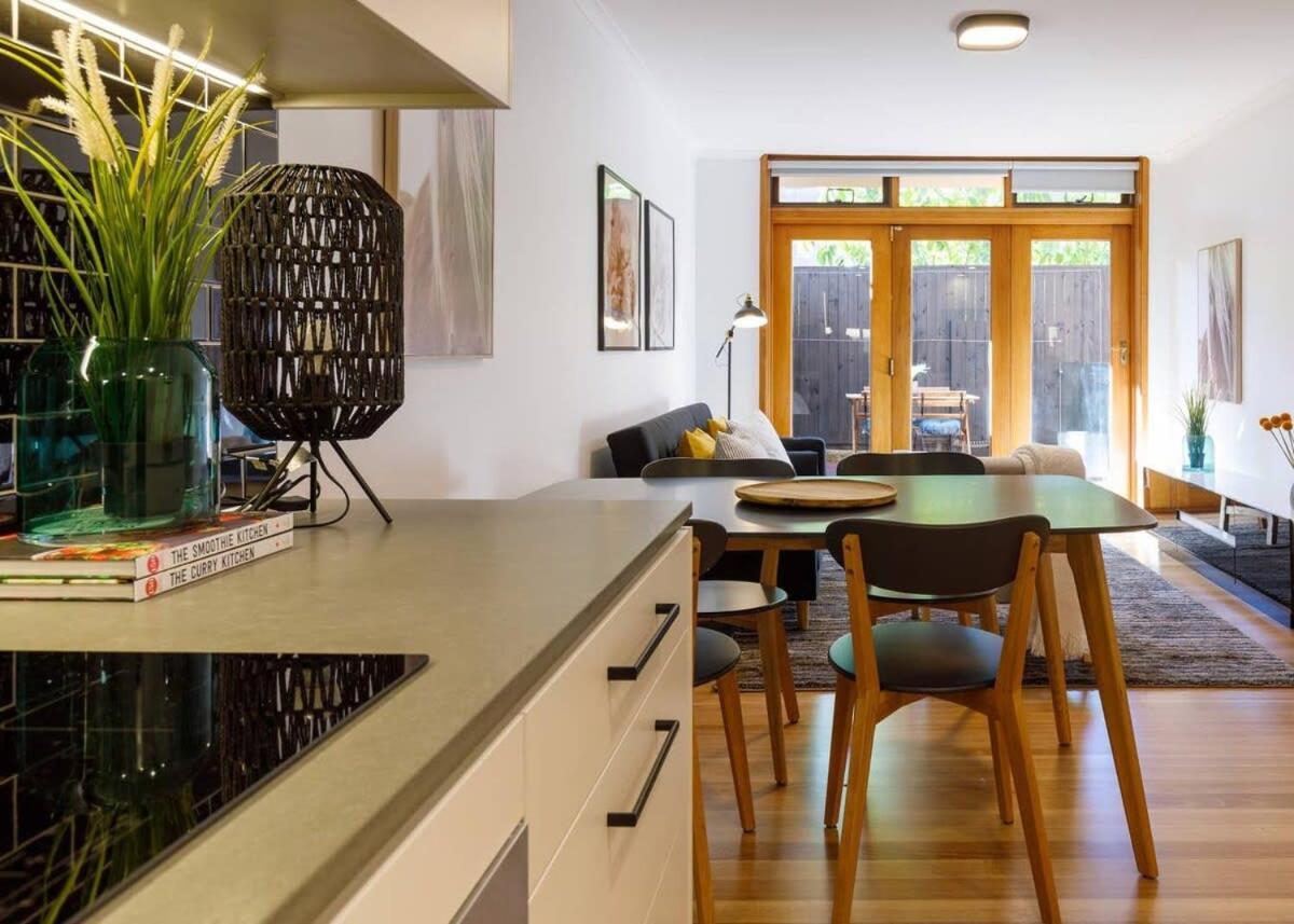 Apartment 2 Bdrm In Annandale With Courtyard & Parking *
