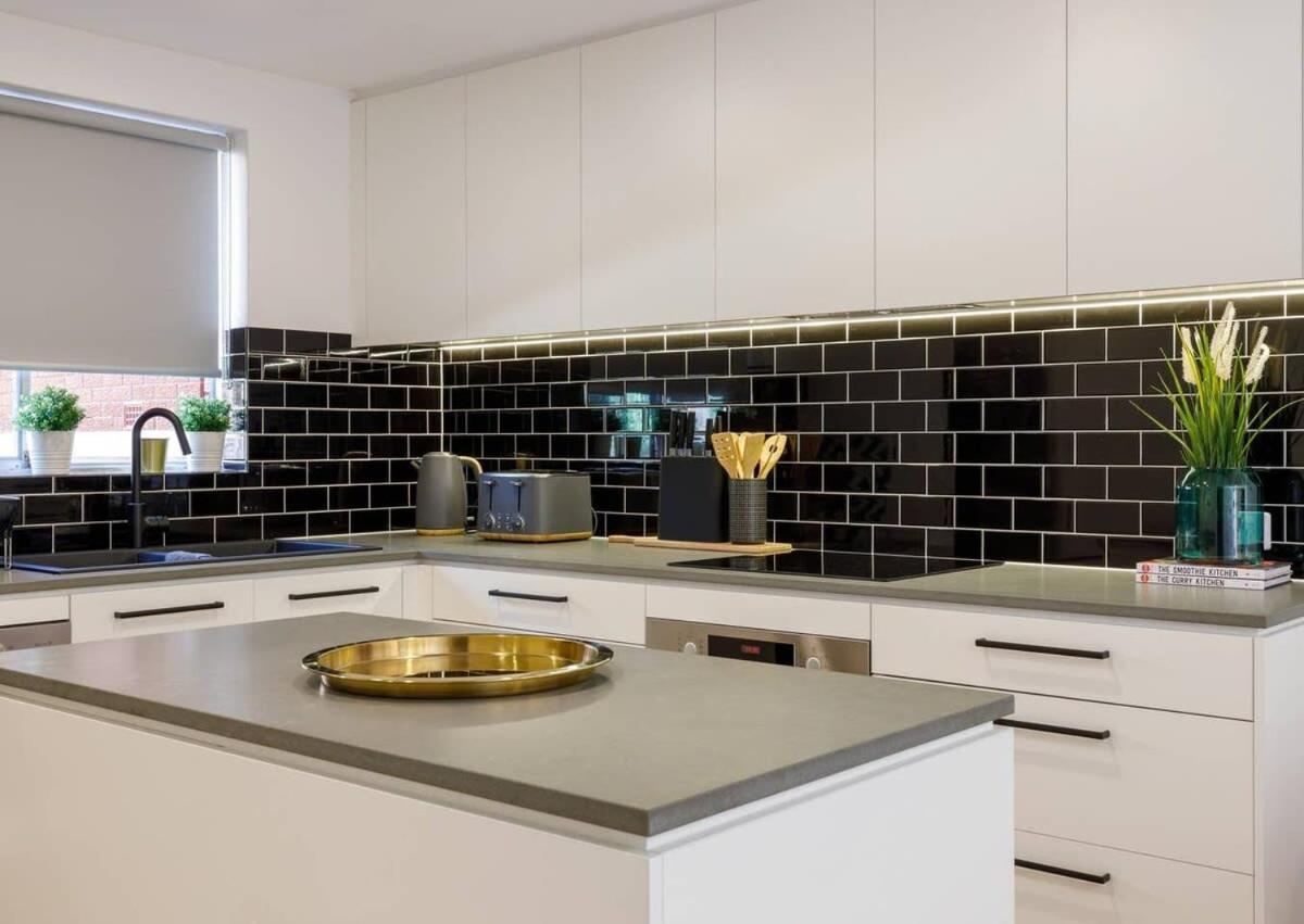 2 Bdrm In Annandale With Courtyard & Parking Sydney