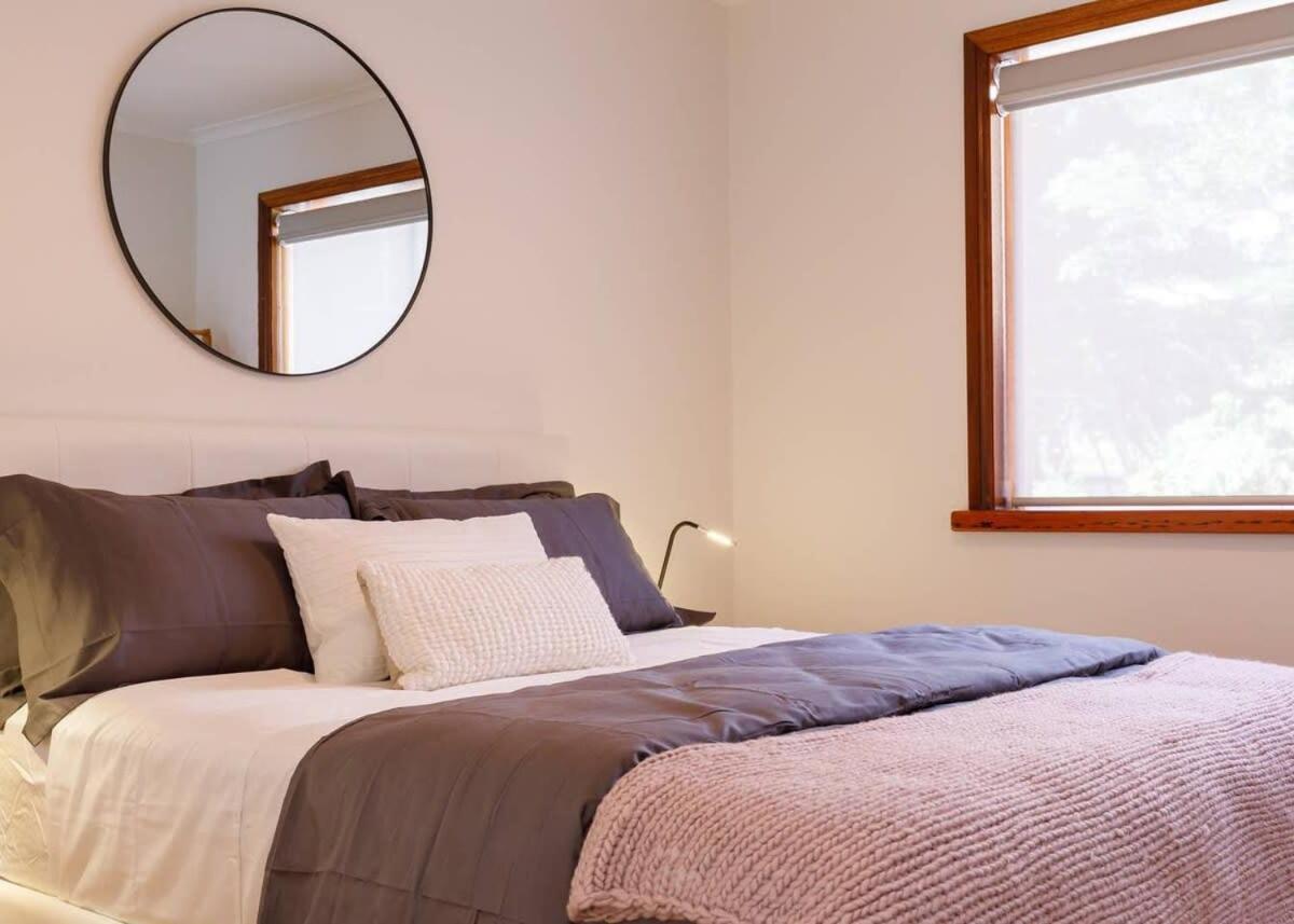 2 Bdrm In Annandale With Courtyard & Parking * Sydney