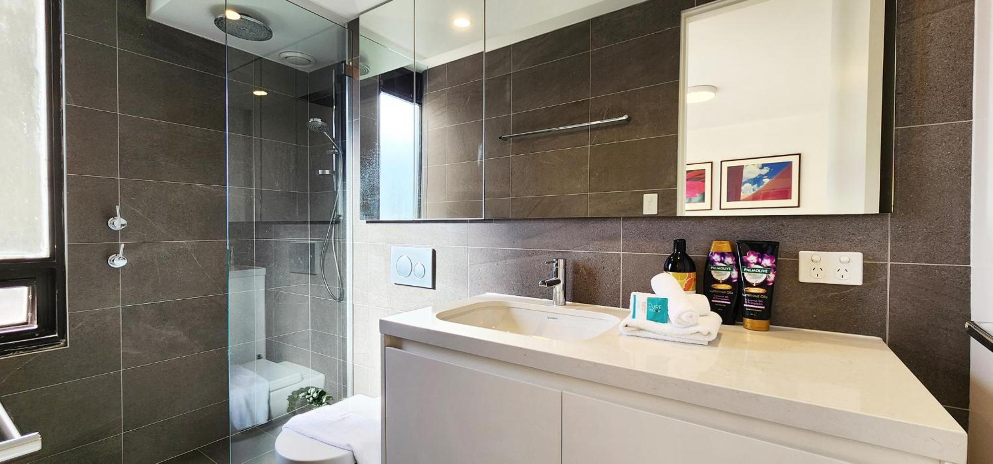 Beautiful Harbour Views, Stylish & Pool Sydney