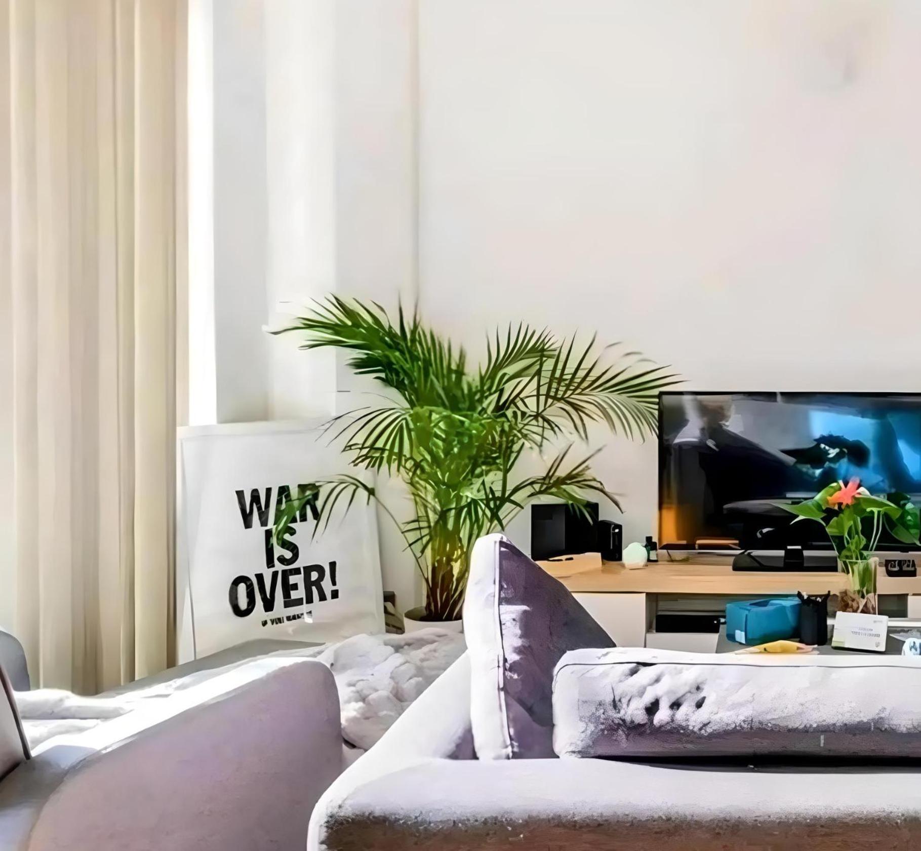 Entire One Bedroom With Rooftop Pool & Private Backyard * Sydney