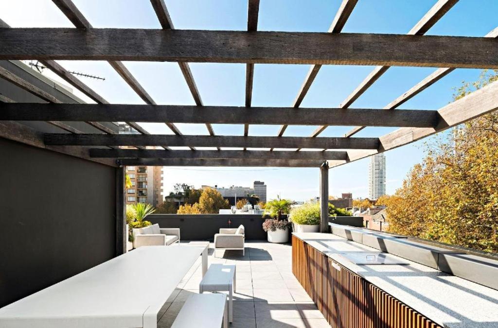 Apartment Entire One Bedroom With Rooftop Pool & Private Backyard *