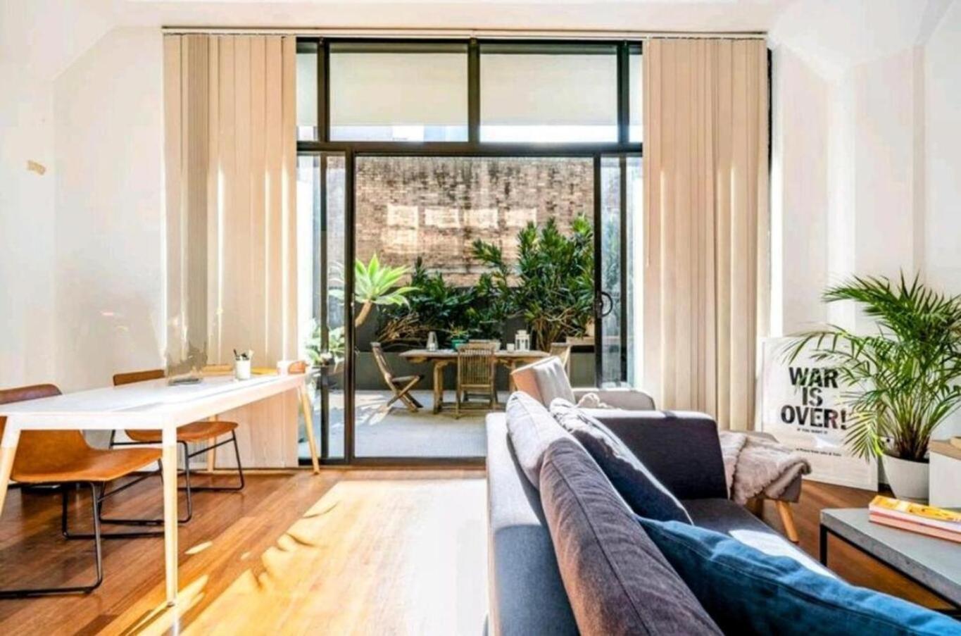 Entire One Bedroom With Rooftop Pool & Private Backyard Apartment *